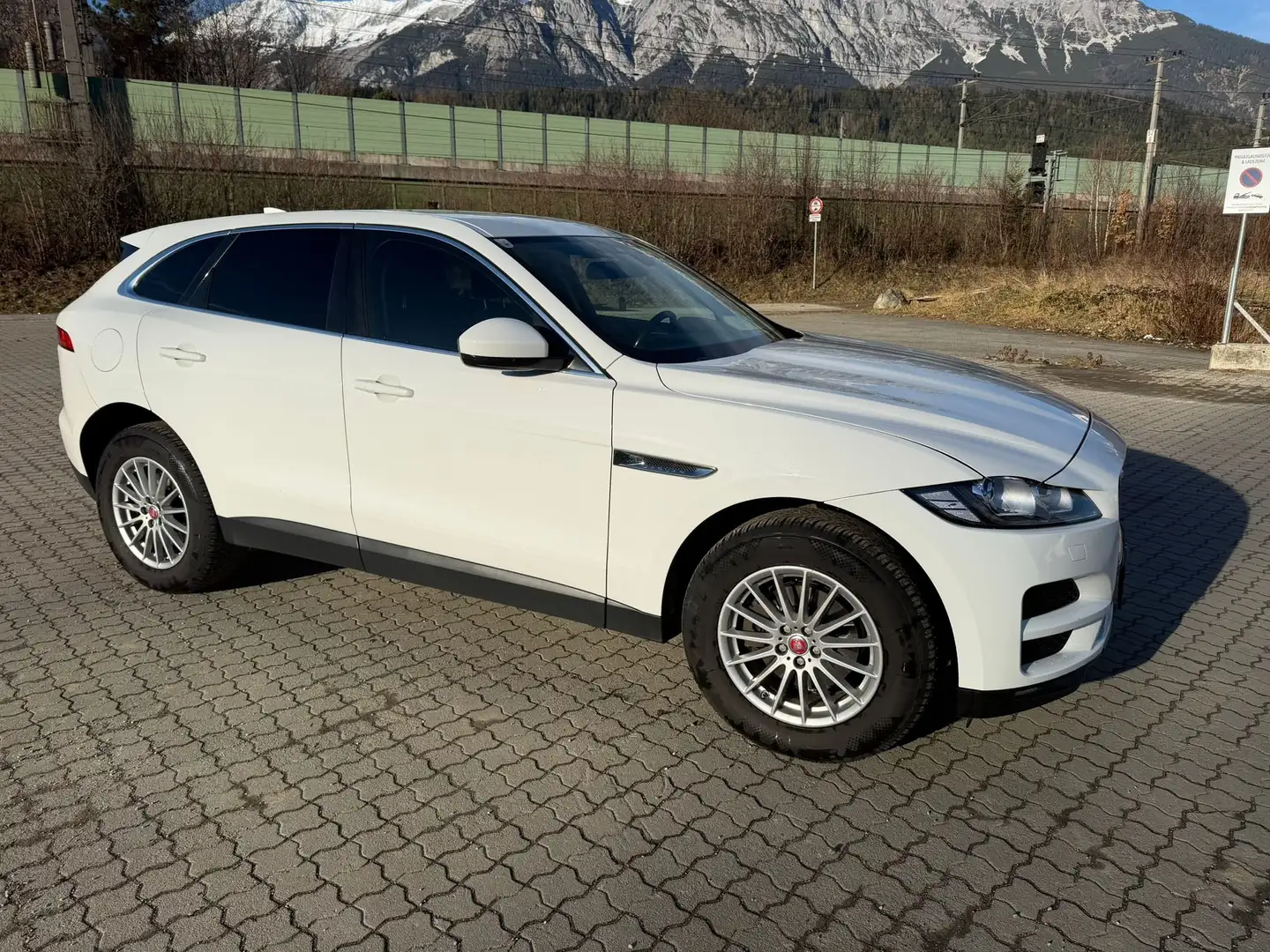Jaguar F-Pace Pure Weiß - 2