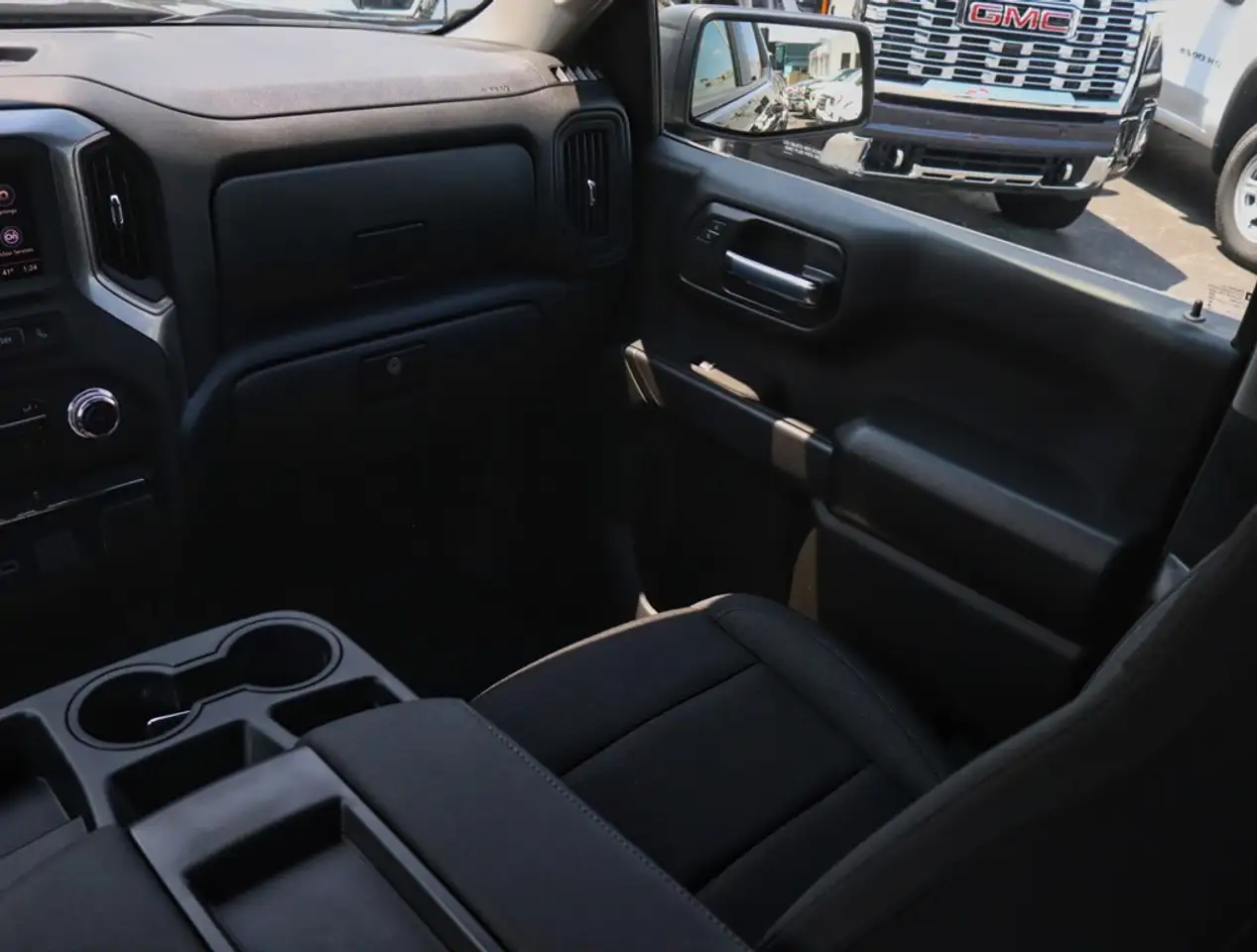 GMC Sierra 1500 снимка GMC Sierra 1500