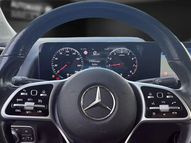Mercedes-Benz GLB view 20