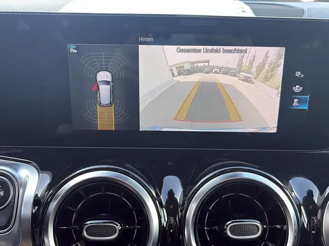 Mercedes-Benz GLB view 23