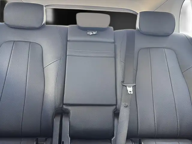 Mercedes-Benz GLB view 29