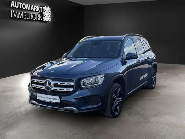 Mercedes-Benz GLB view 3