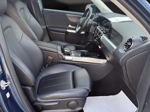 Mercedes-Benz GLB view 14