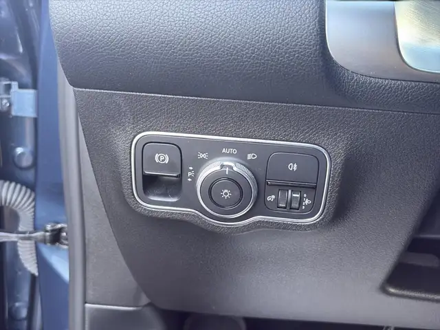 Mercedes-Benz GLB view 27