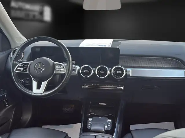 Mercedes-Benz GLB view 17