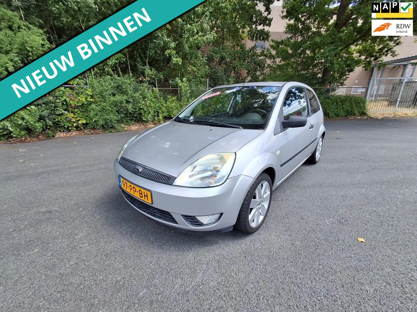 Ford Fiesta 1.3 Futura UNIEK LAGE KM STAND EN TOP ONDERHOUDEN Gris - 1