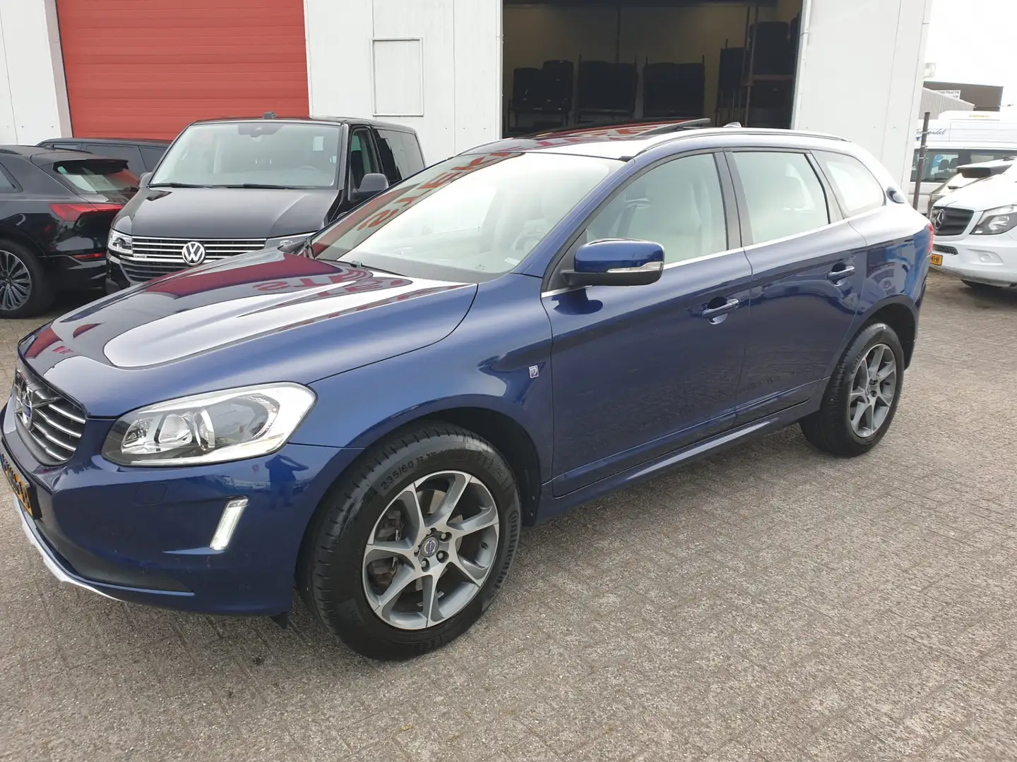 Volvo XC60 2.0 T5 FWD Ocean Race 245pk Blau - 2
