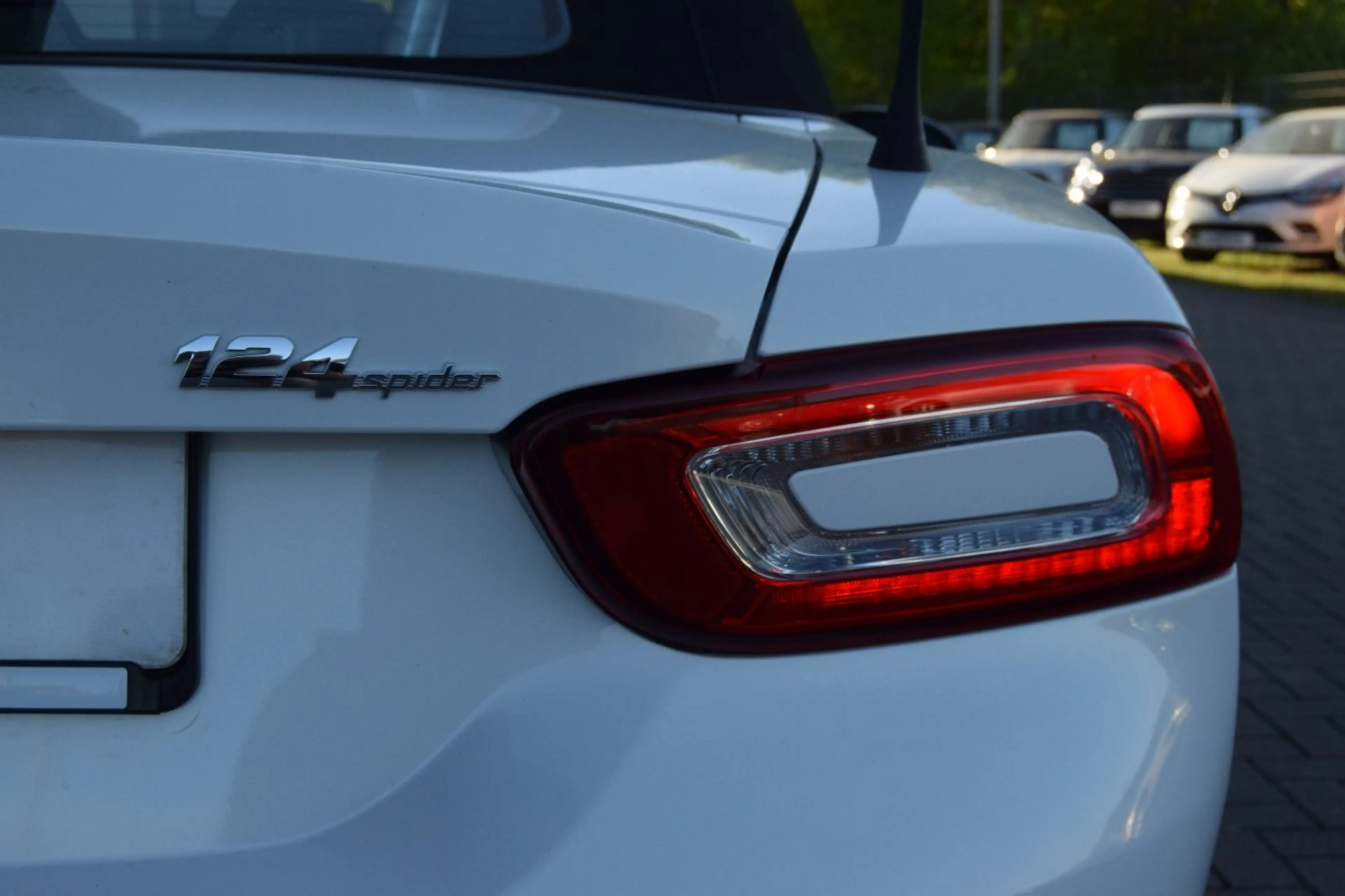 Fiat 124 Spider !AUTOMATIK!Navi,Leder,Xenon,,,, — photo 9
