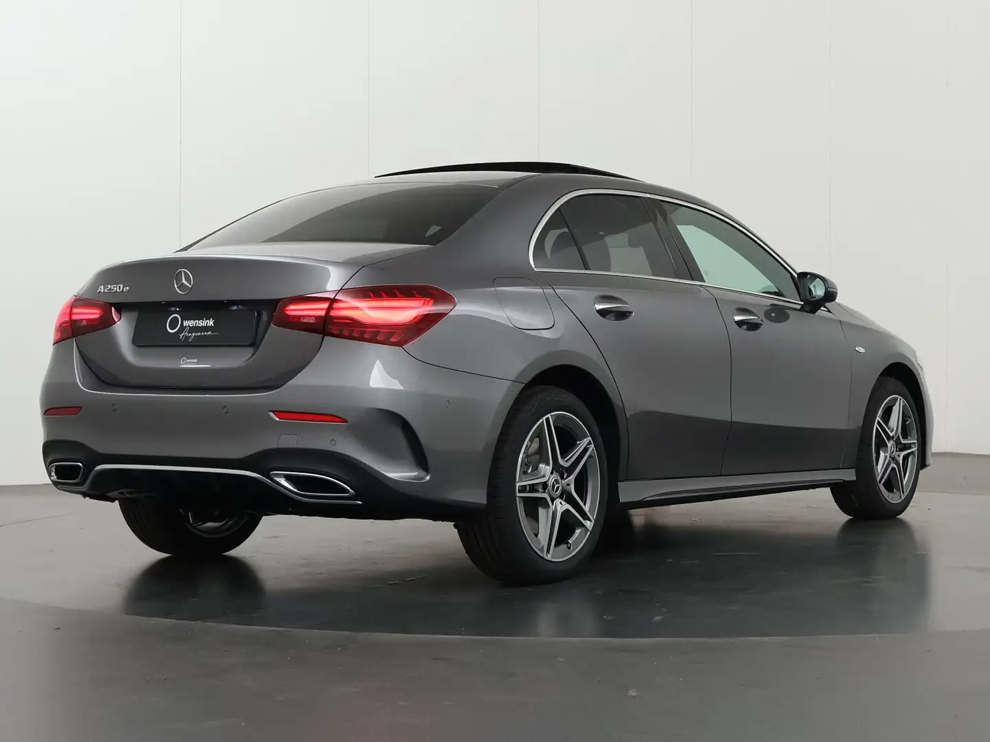 Mercedes-Benz A 250 Limousine 250e Business Solution AMG | Panoramadak Grau - 2