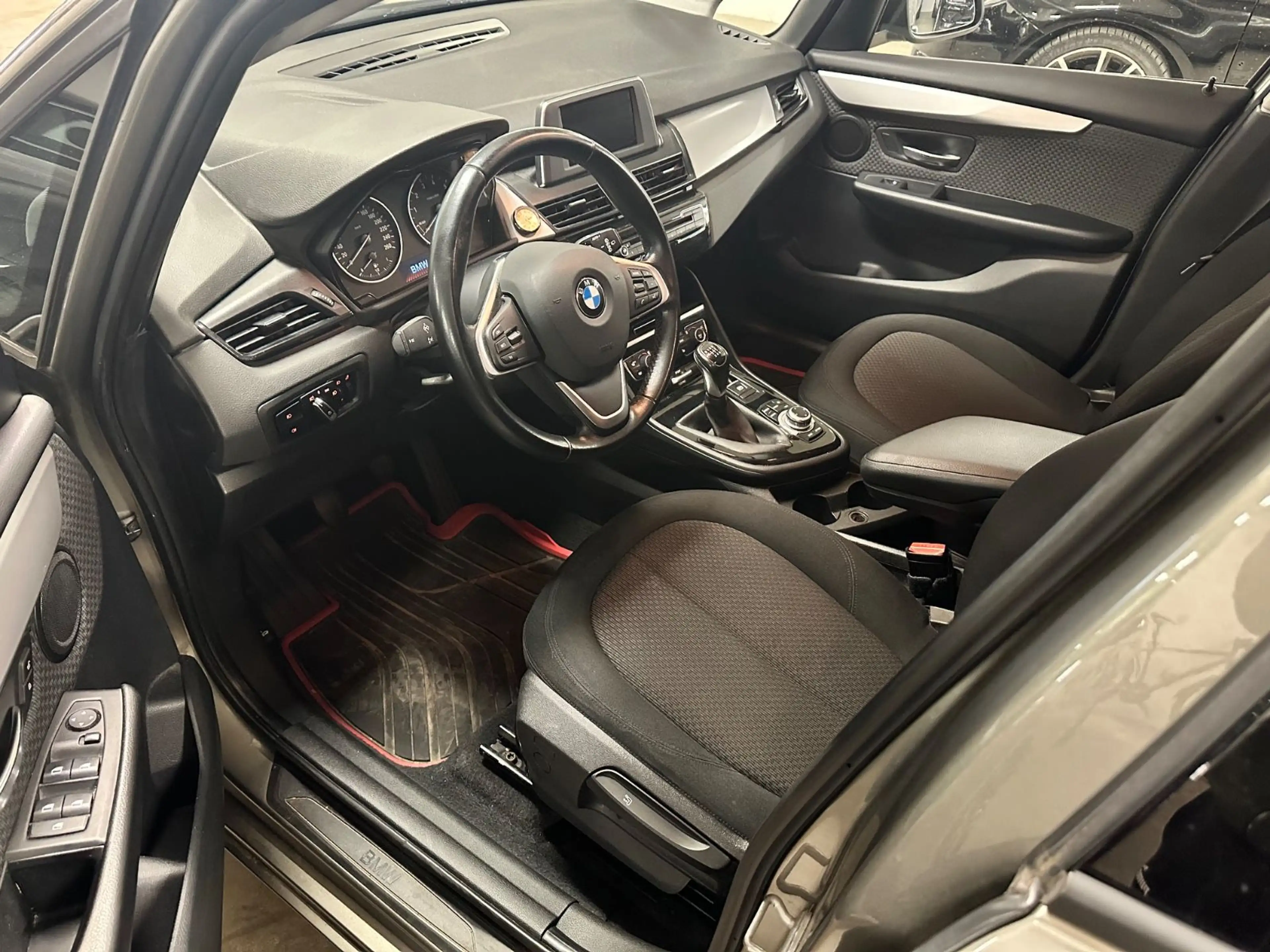 BMW 220 Active Tourer 220 i Navi PDC SHZ Sport Line — photo 7
