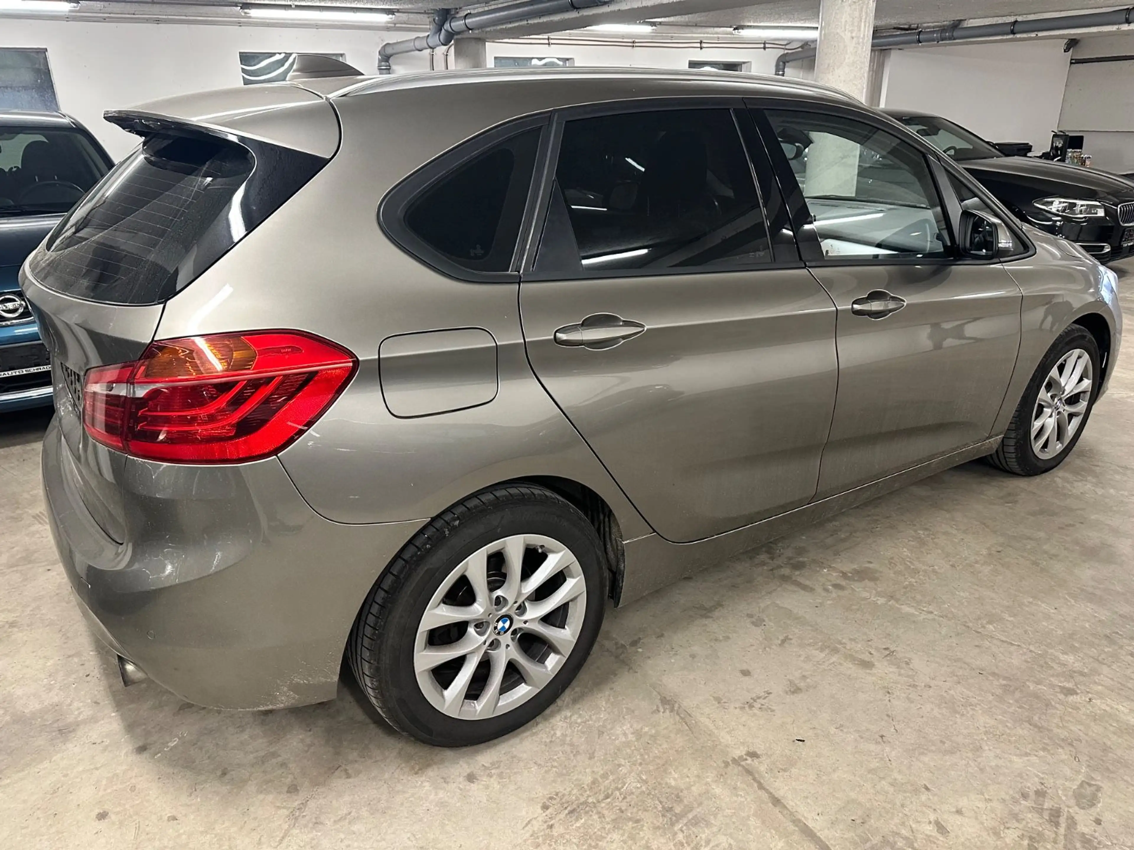 BMW 220 Active Tourer 220 i Navi PDC SHZ Sport Line — photo 5