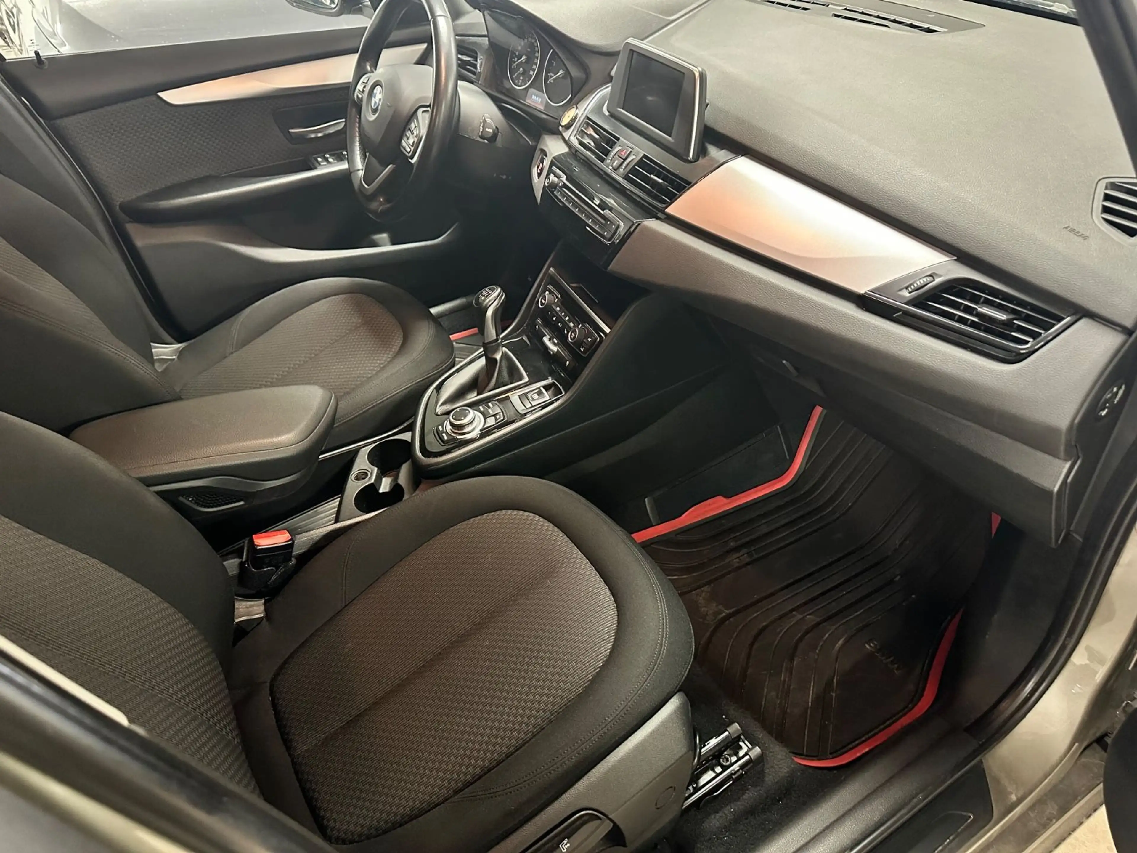 BMW 220 Active Tourer 220 i Navi PDC SHZ Sport Line — photo 8