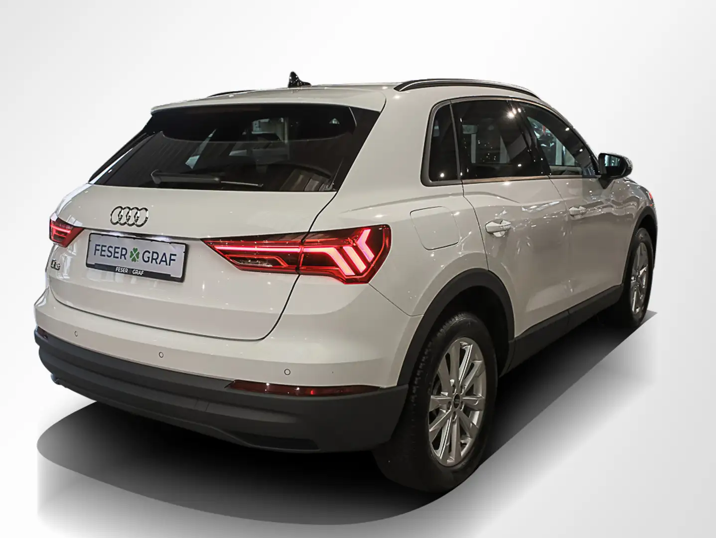 Audi Q3 45 TFSI e S line Int. AHK LED Navi RüKa Sitzh Weiß - 2