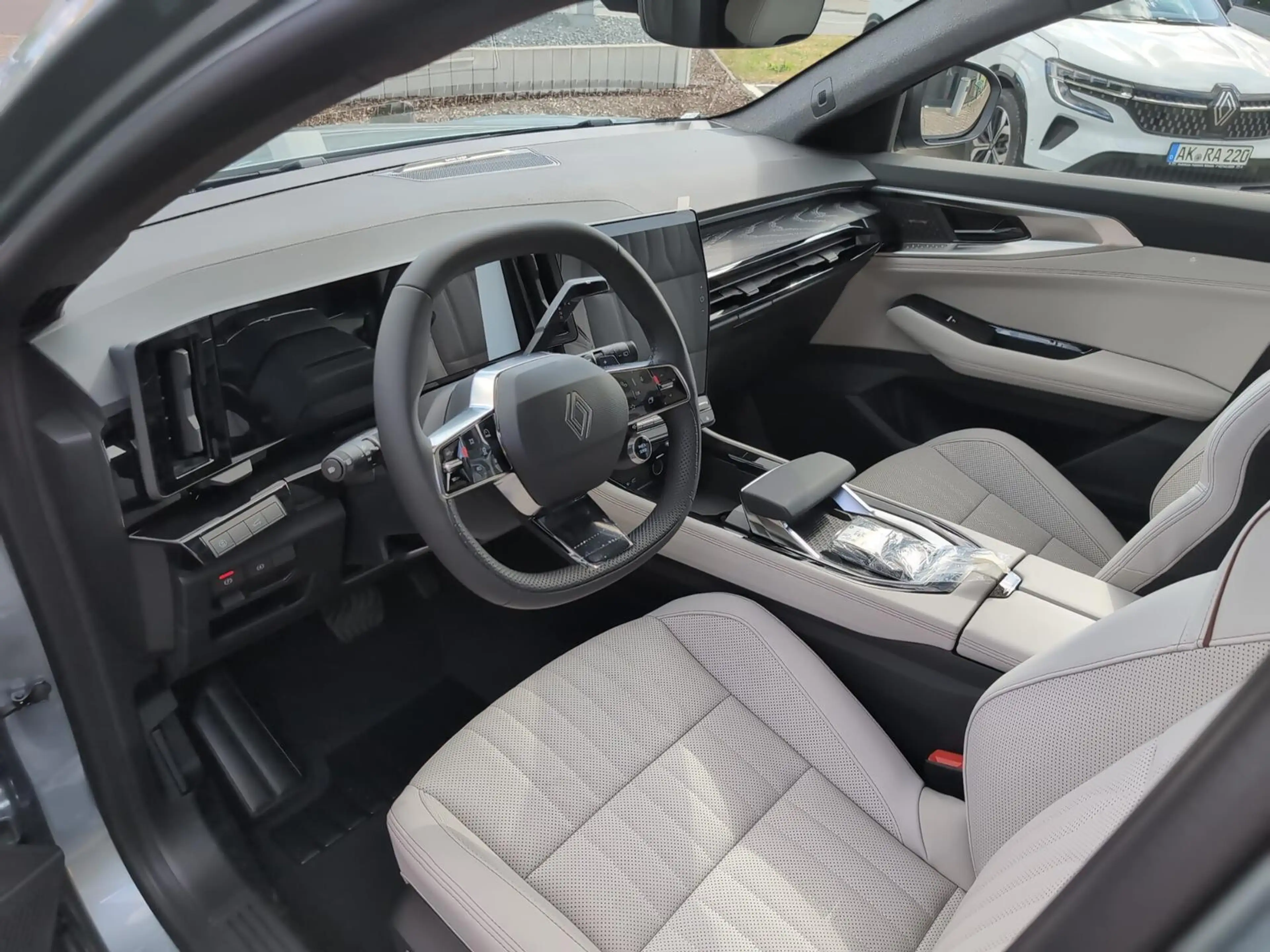 Renault Espace Iconic Full Hybrid E-Tech 200 5-Sitzer — photo 14