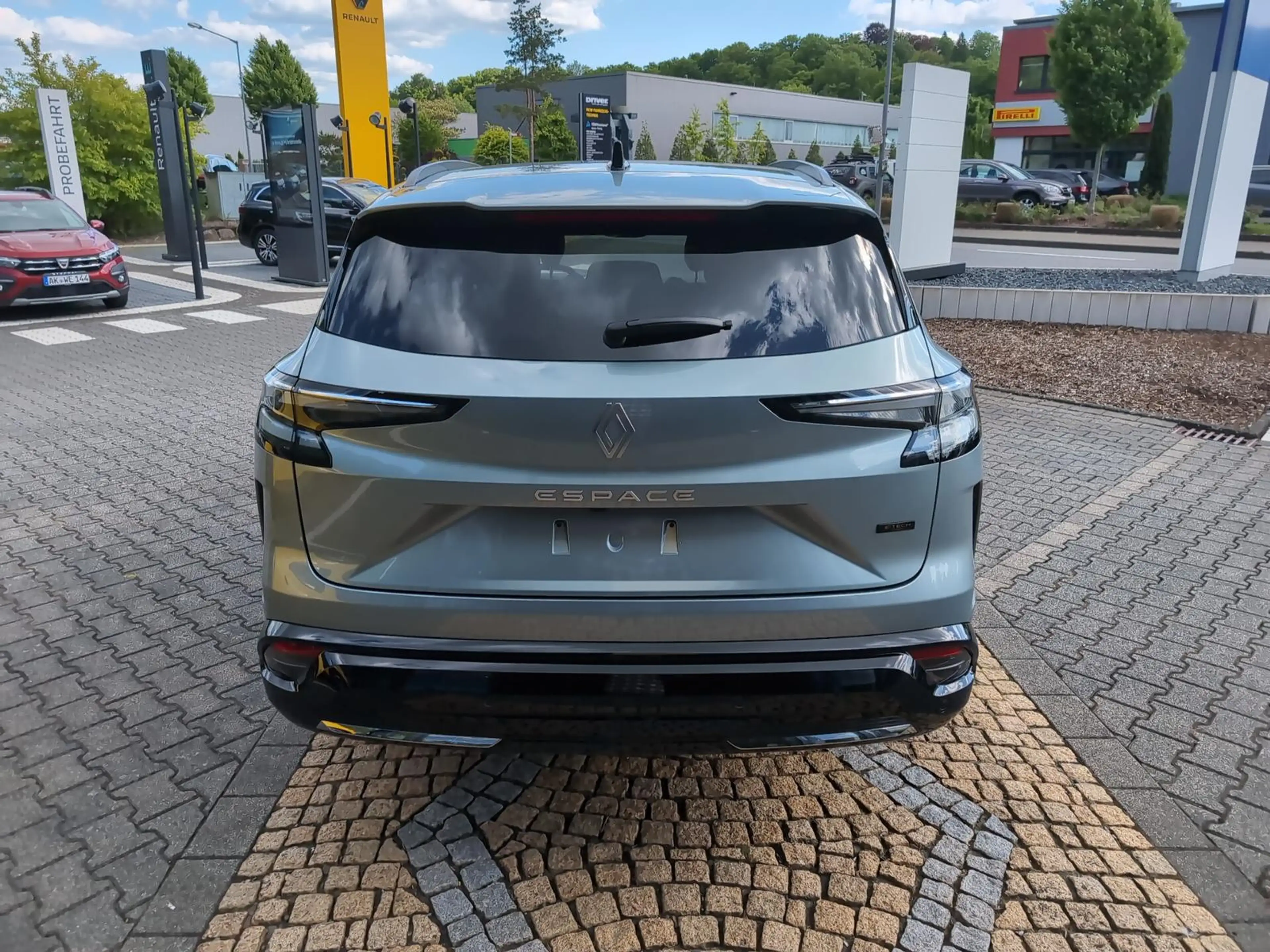 Renault Espace Iconic Full Hybrid E-Tech 200 5-Sitzer — photo 5
