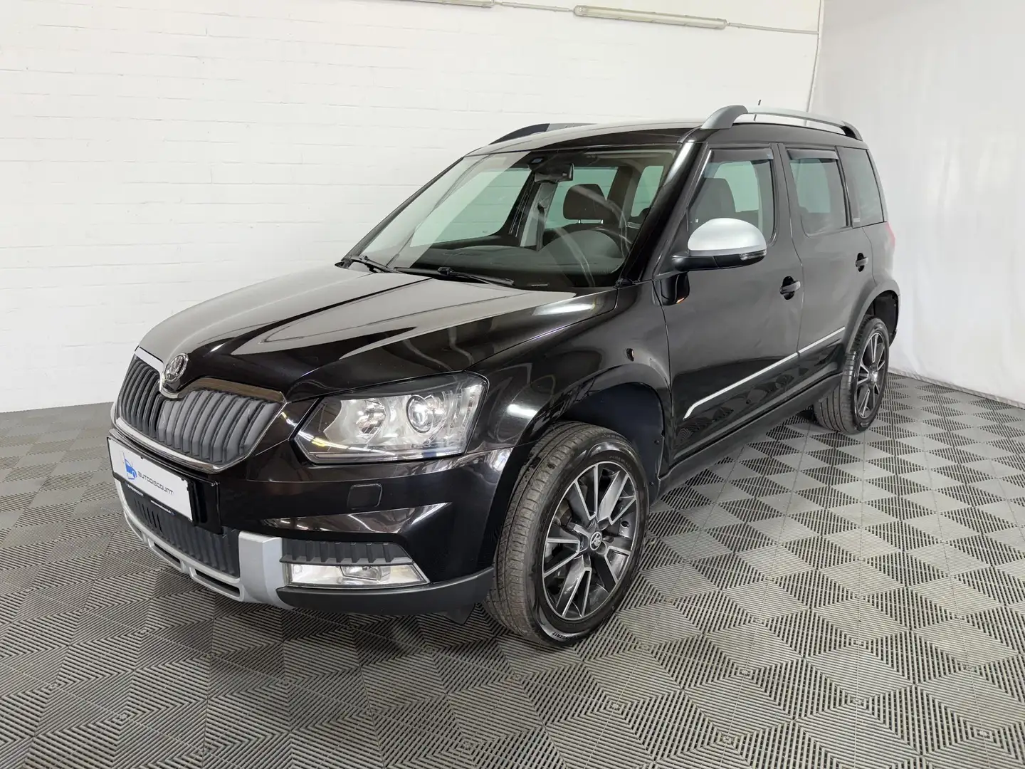 Skoda Yeti 2.0 TDI Adventure Green tec SHZ NAVI AHK 103 kW... Schwarz - 1