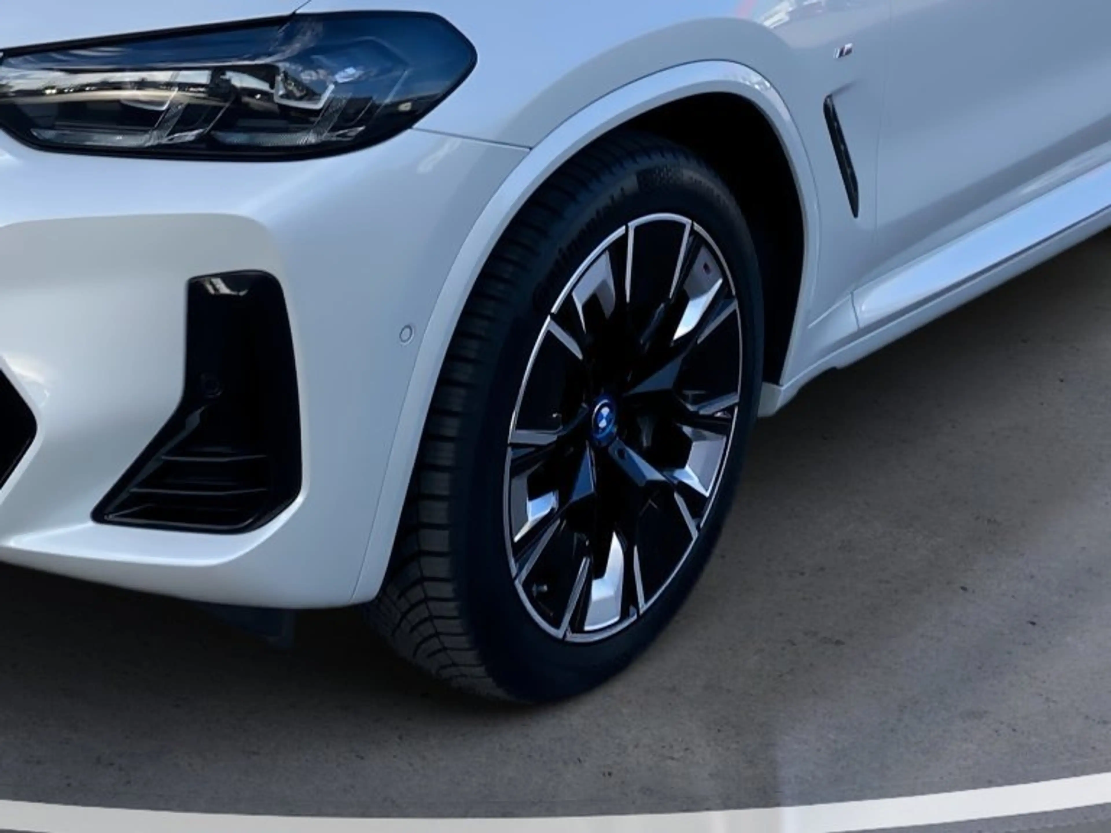 BMW iX3 M 73,8kWh Sport — photo 8