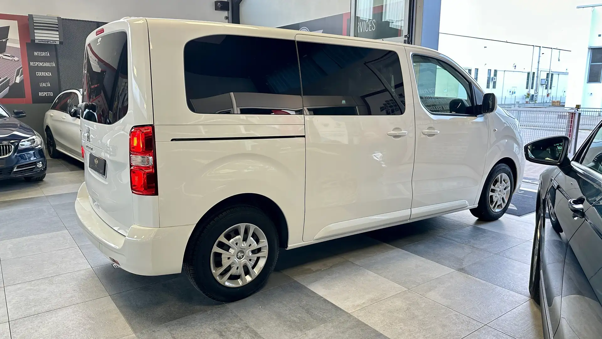 Peugeot Traveller 1.5 BlueHDi  100CV Business Standard 8Posti Bílá - 2