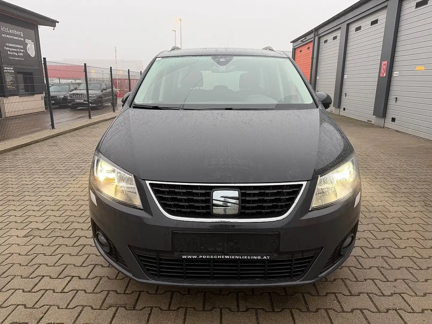 SEAT Alhambra Xcellence 2,0 TDI DSG Grau - 2