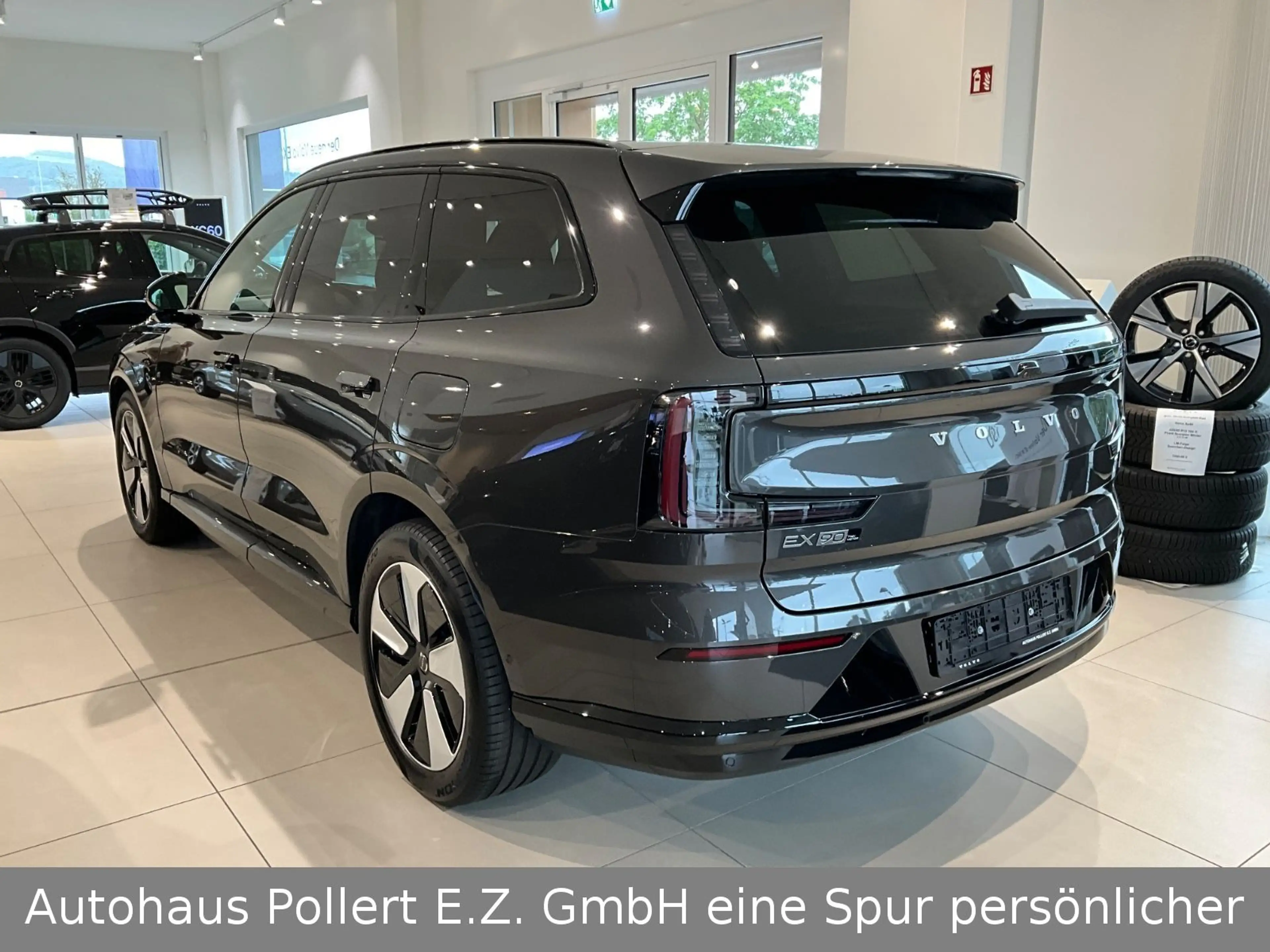 Volvo EX90 Plus Pure Electric AWD — photo 4