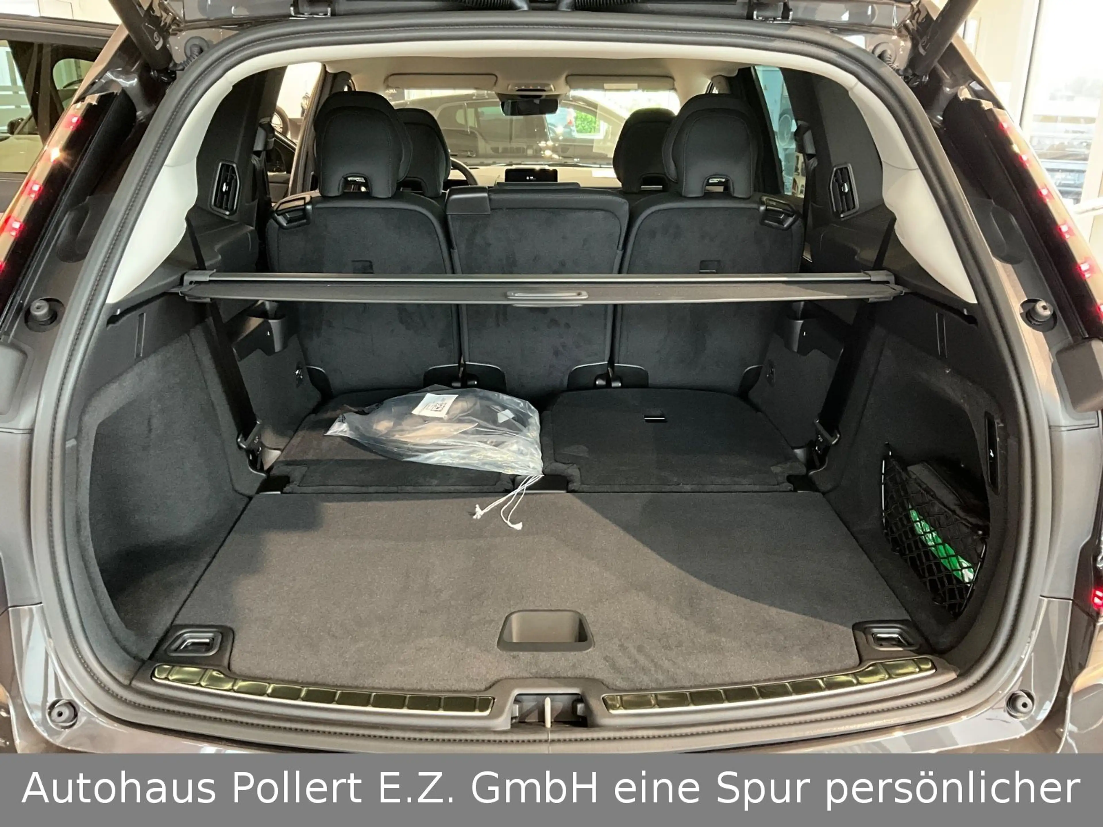 Volvo EX90 Plus Pure Electric AWD — photo 8