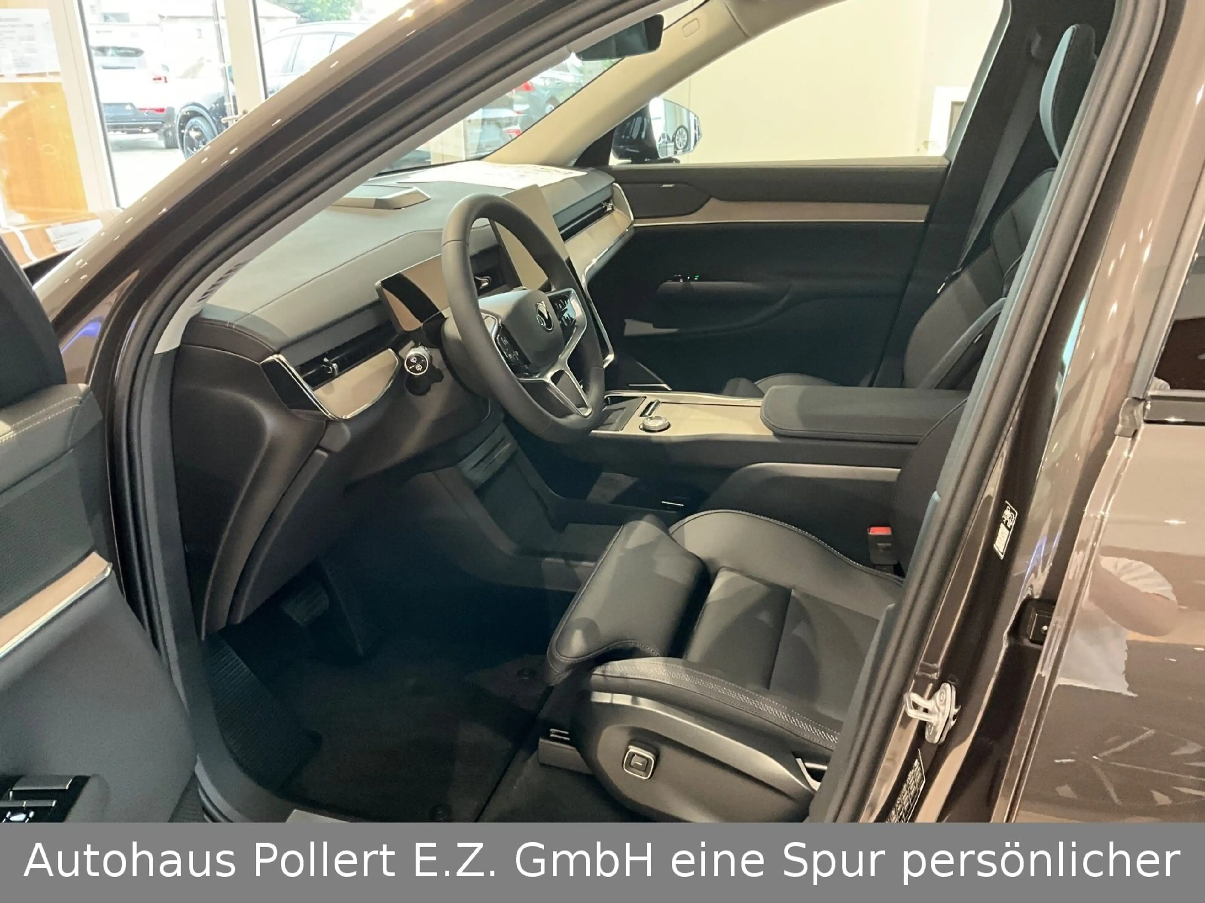 Volvo EX90 Plus Pure Electric AWD — photo 9