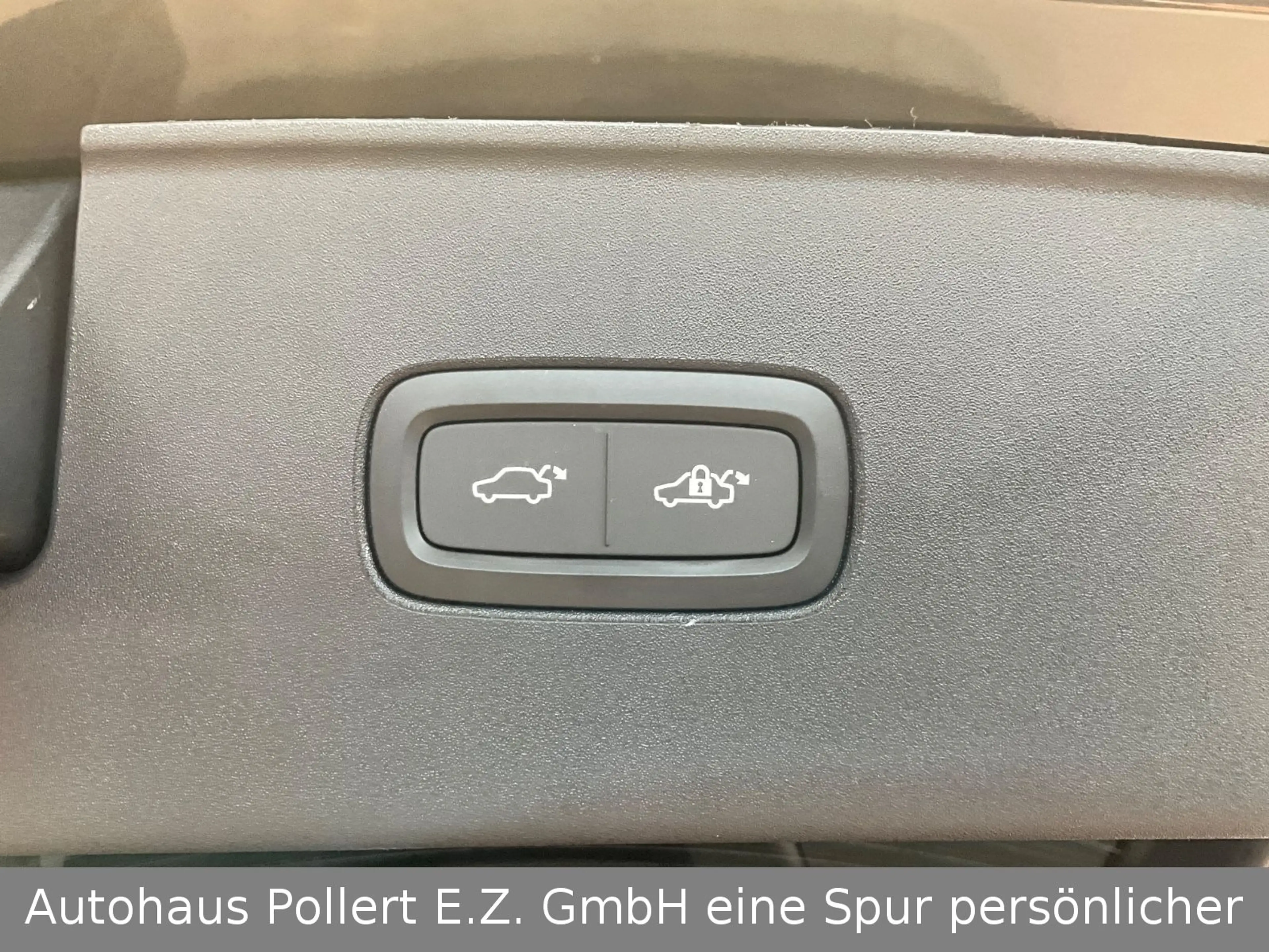 Volvo EX90 Plus Pure Electric AWD — photo 14