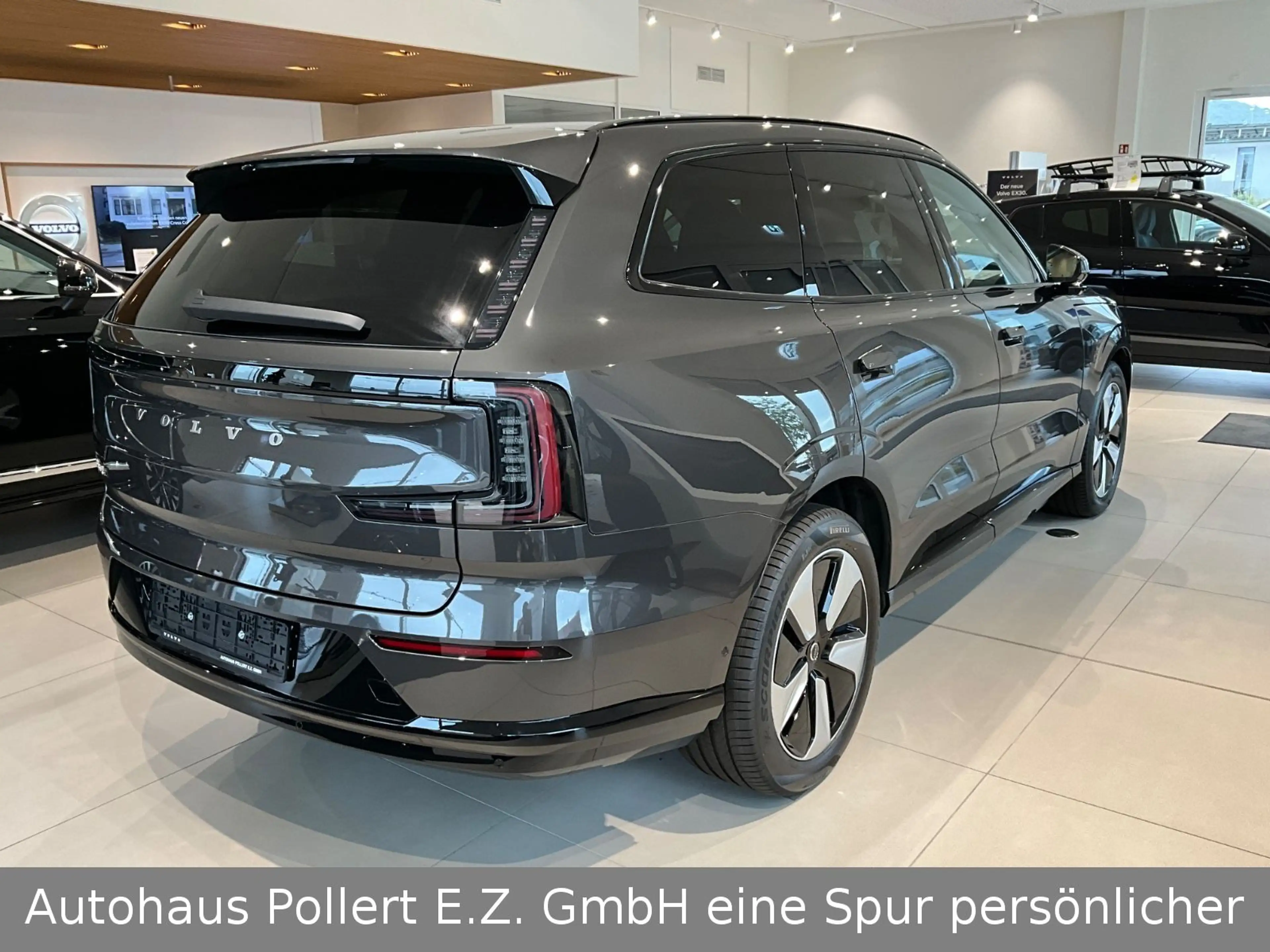 Volvo EX90 Plus Pure Electric AWD — photo 6