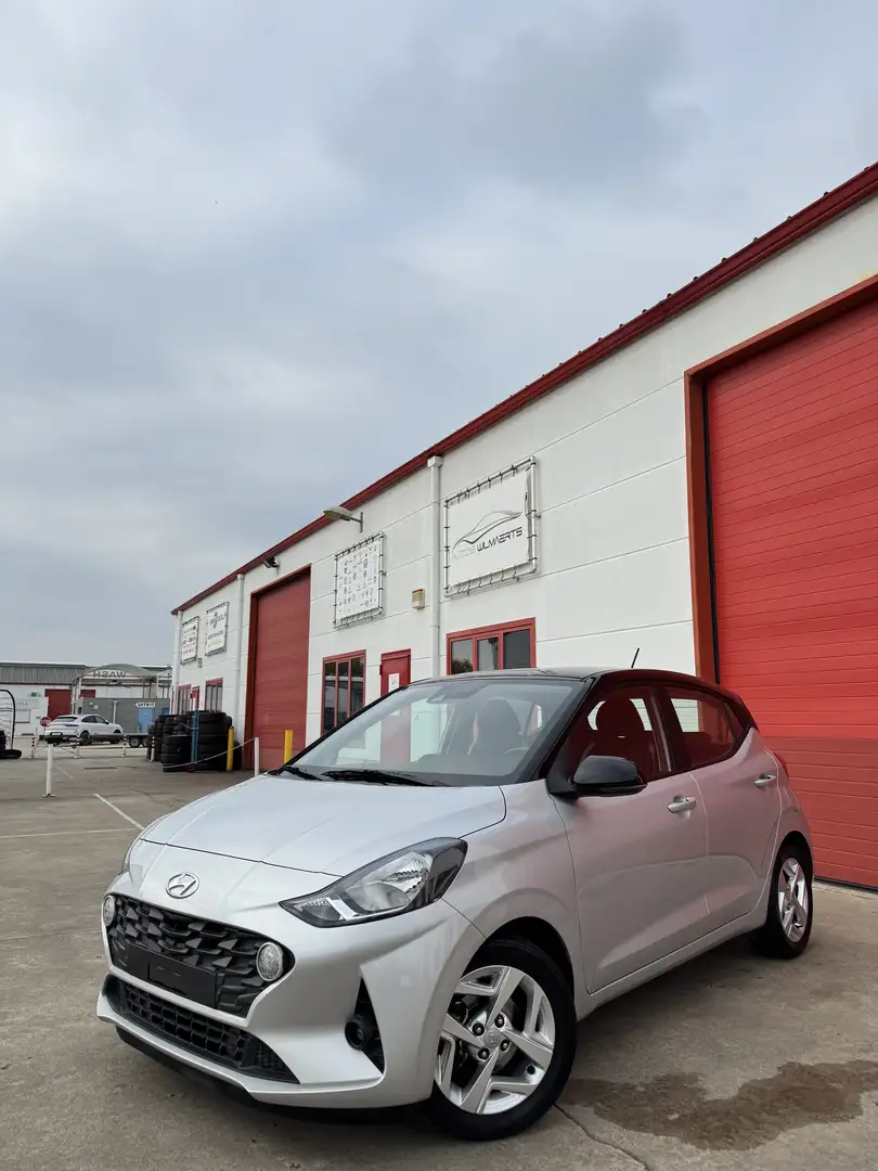 Hyundai i10 techno 2020 28000km navi/applcrply/cam/dab Zilver - 1