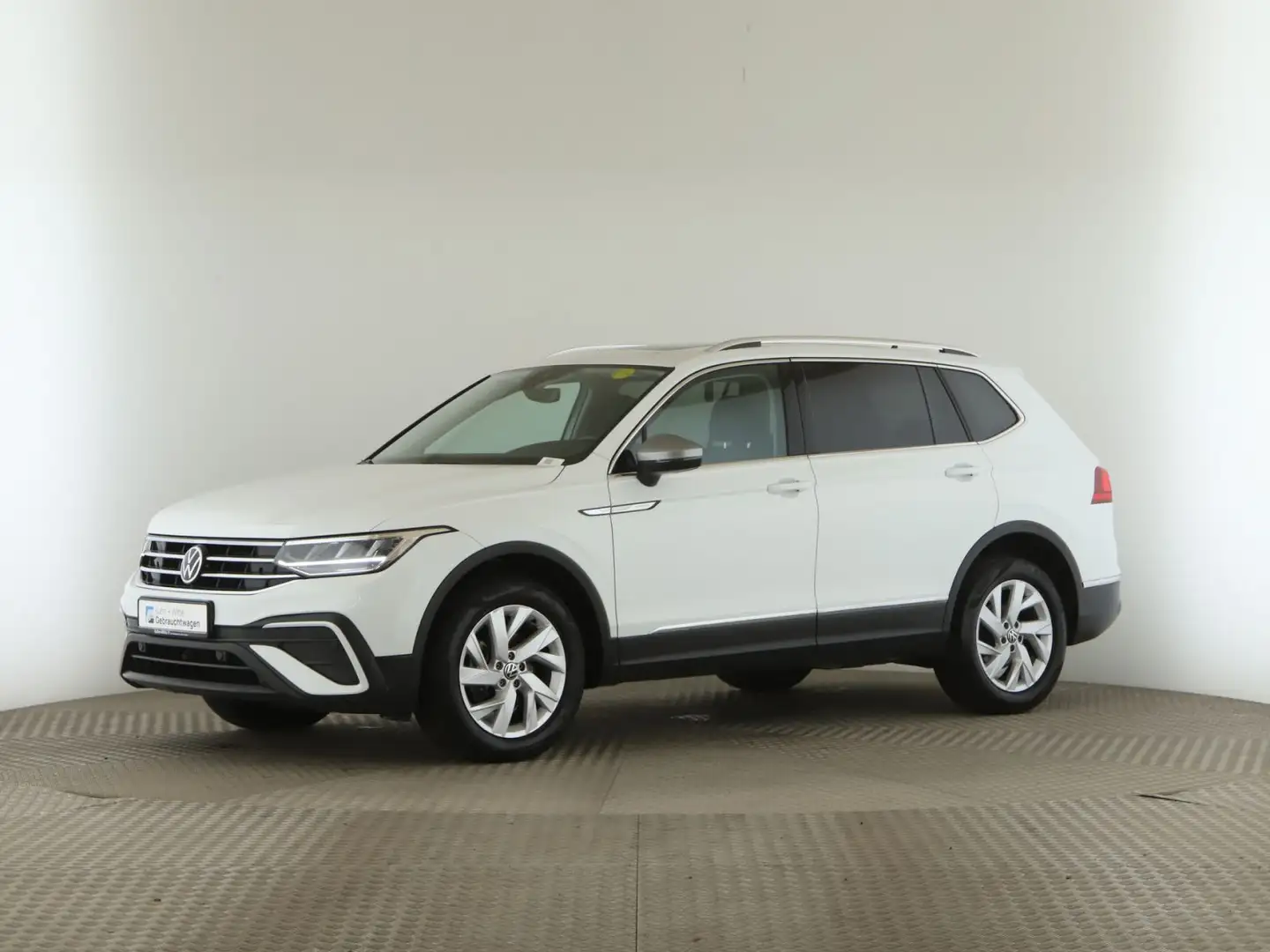 Volkswagen Tiguan Allspace 1.5 TSI Life *Pano*LED*PDC*Navi* Weiß - 2
