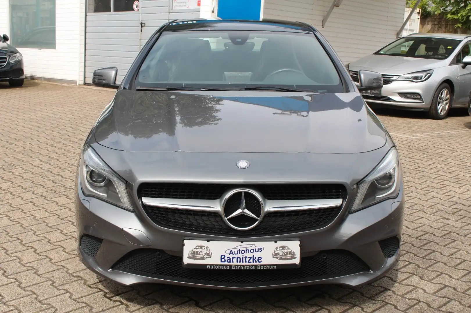 Mercedes-Benz CLA 200 * Xenon * Pano * Navi * AHK * PDC * Klima Grau - 2