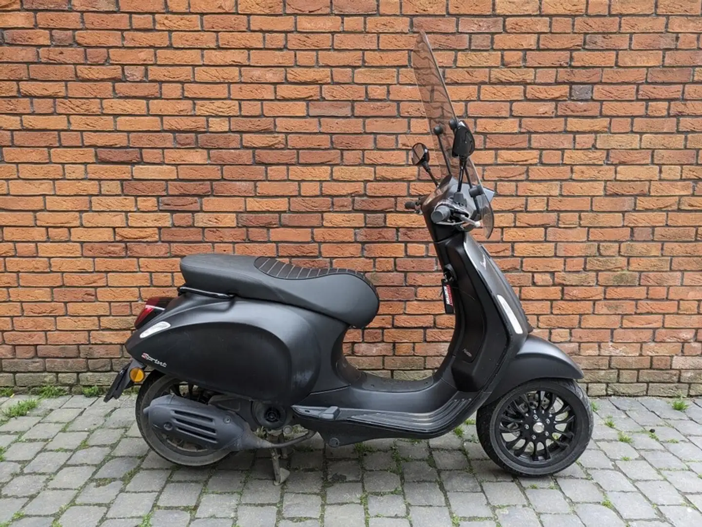 Vespa Sprint 50 Zwart - 1