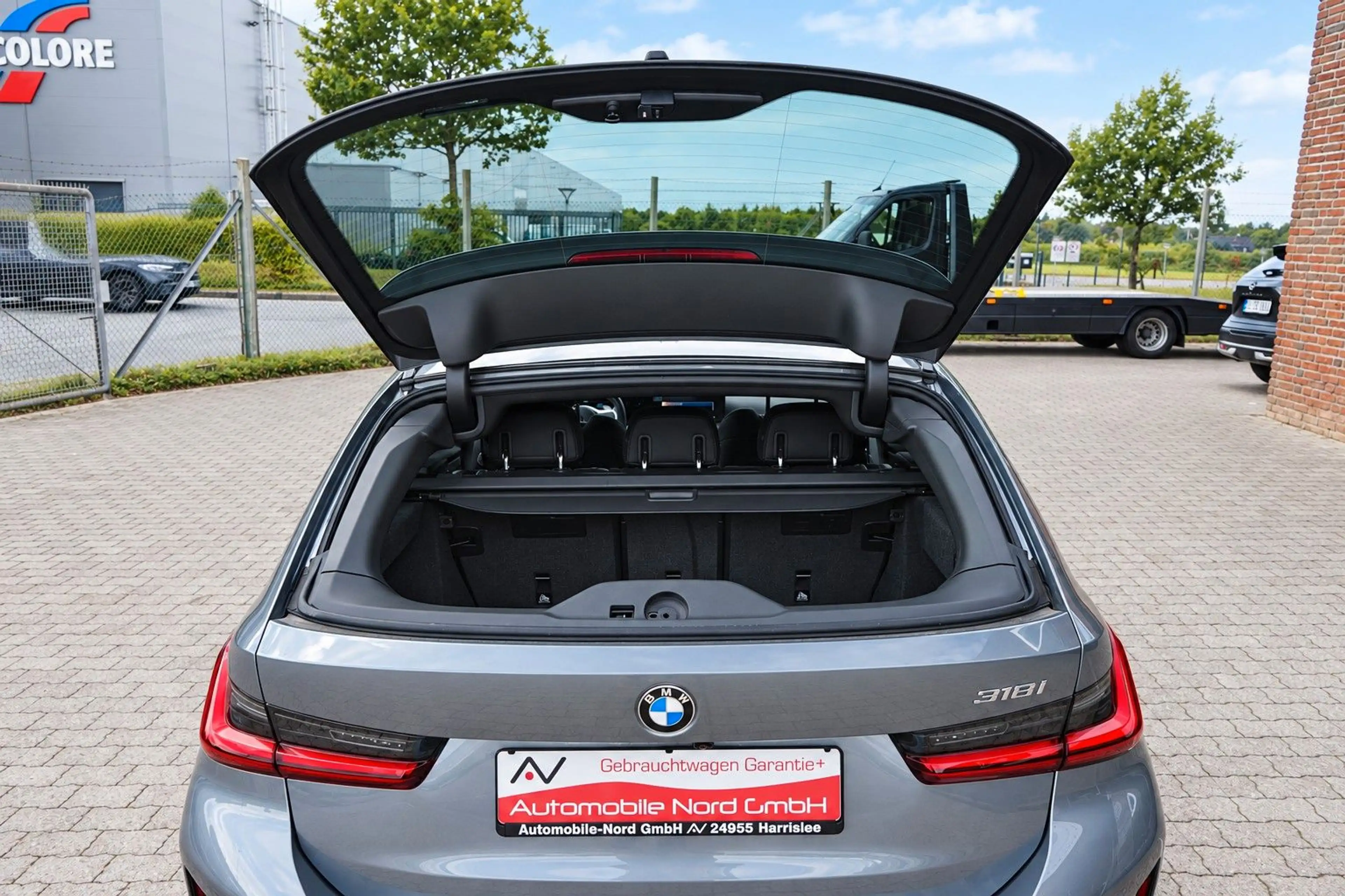 BMW 318 i Touring M Sport Shadow-Line Hochglanz — photo 12
