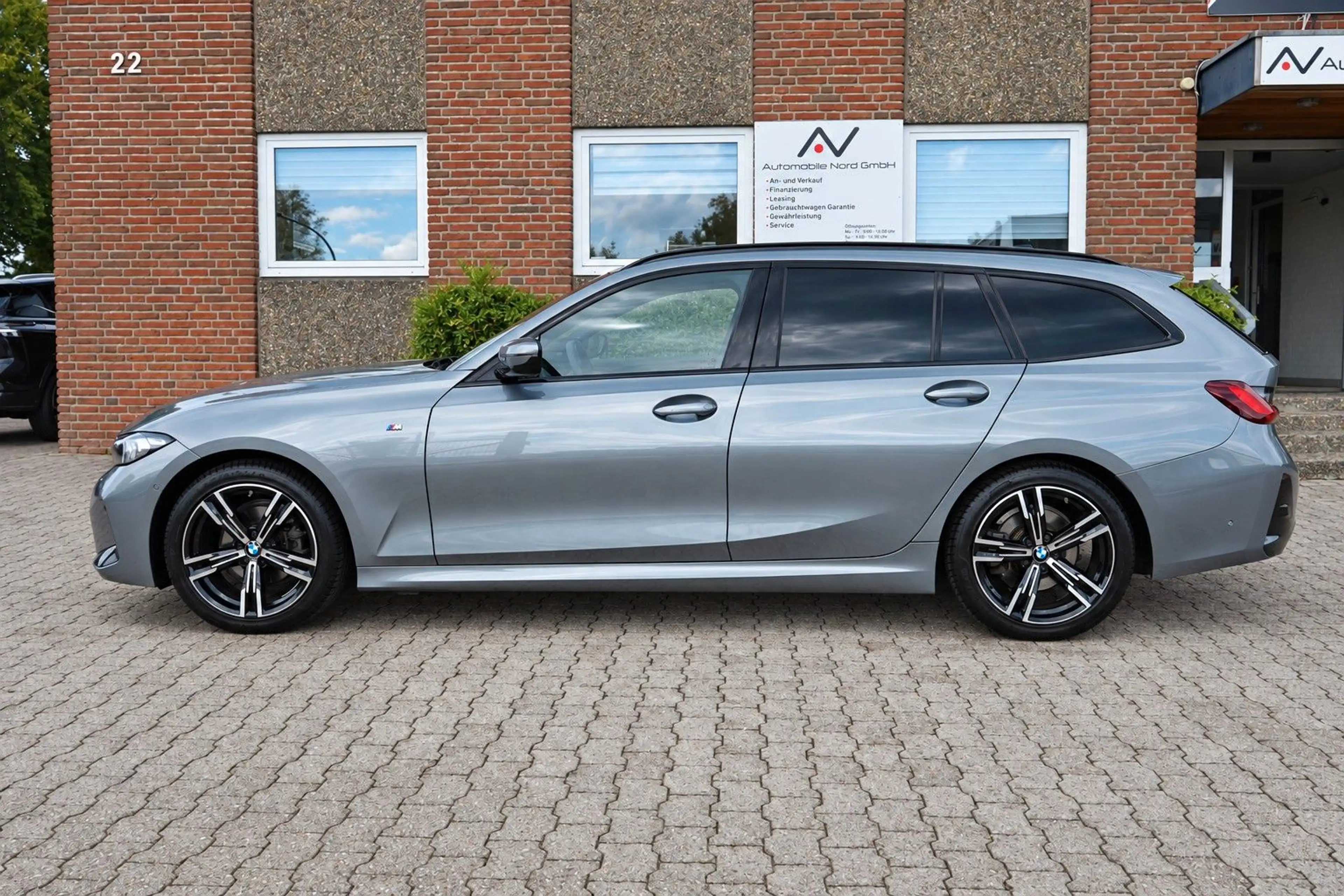 BMW 318 i Touring M Sport Shadow-Line Hochglanz — photo 7