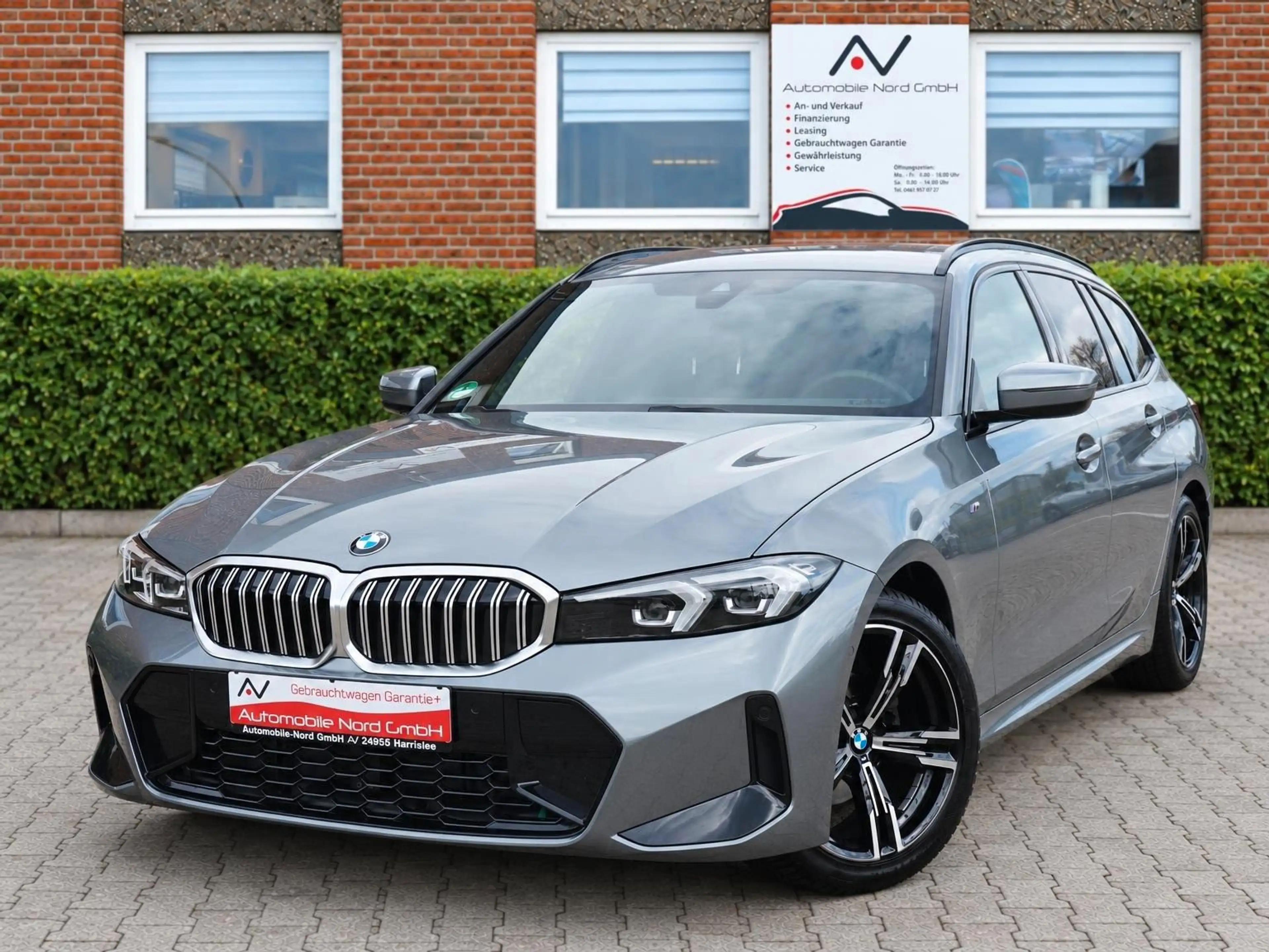 BMW 318 i Touring M Sport Shadow-Line Hochglanz — photo 2