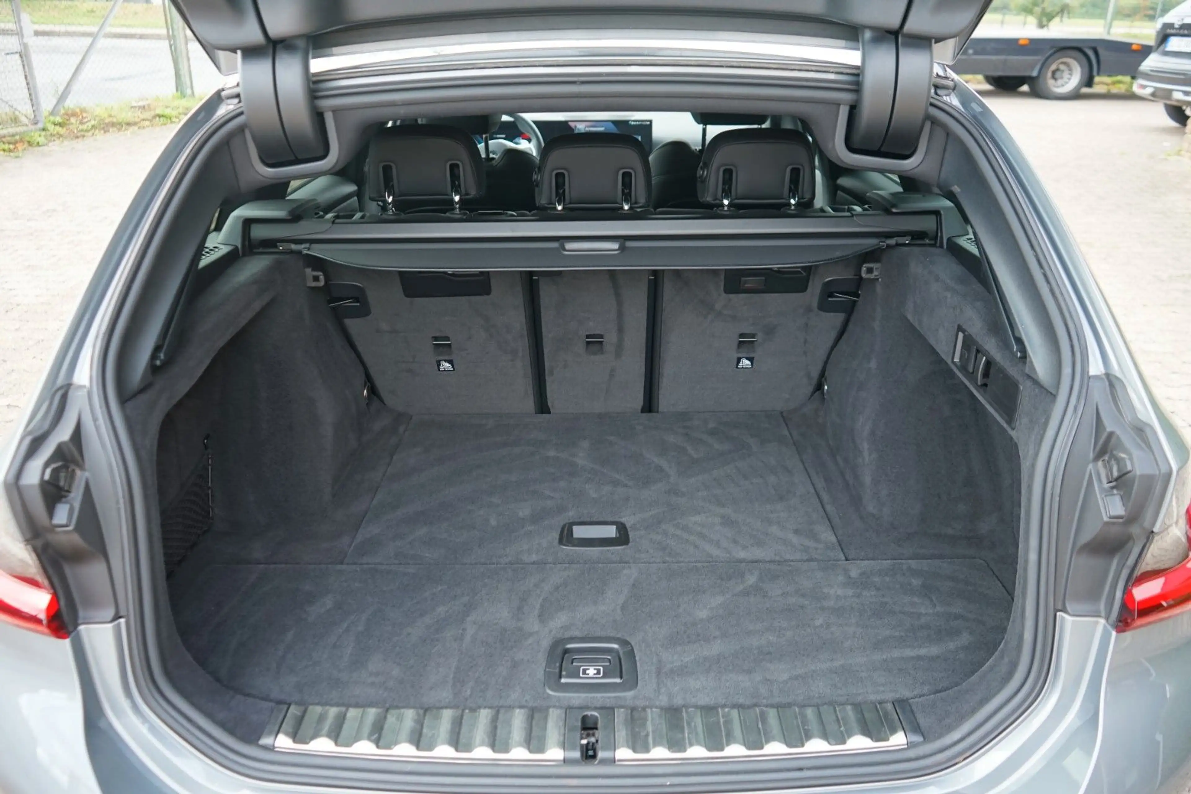 BMW 318 i Touring M Sport Shadow-Line Hochglanz — photo 13