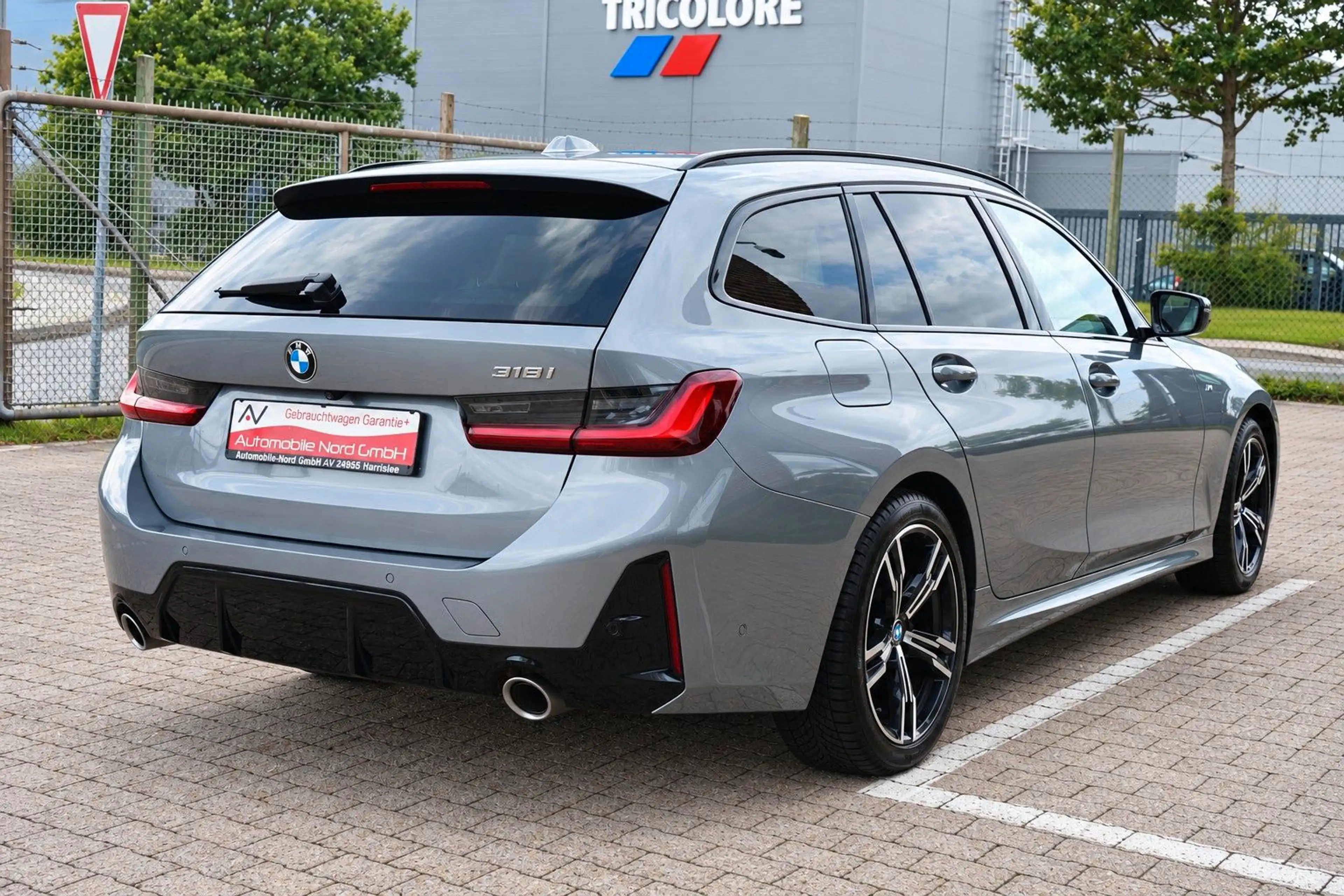 BMW 318 i Touring M Sport Shadow-Line Hochglanz — photo 5