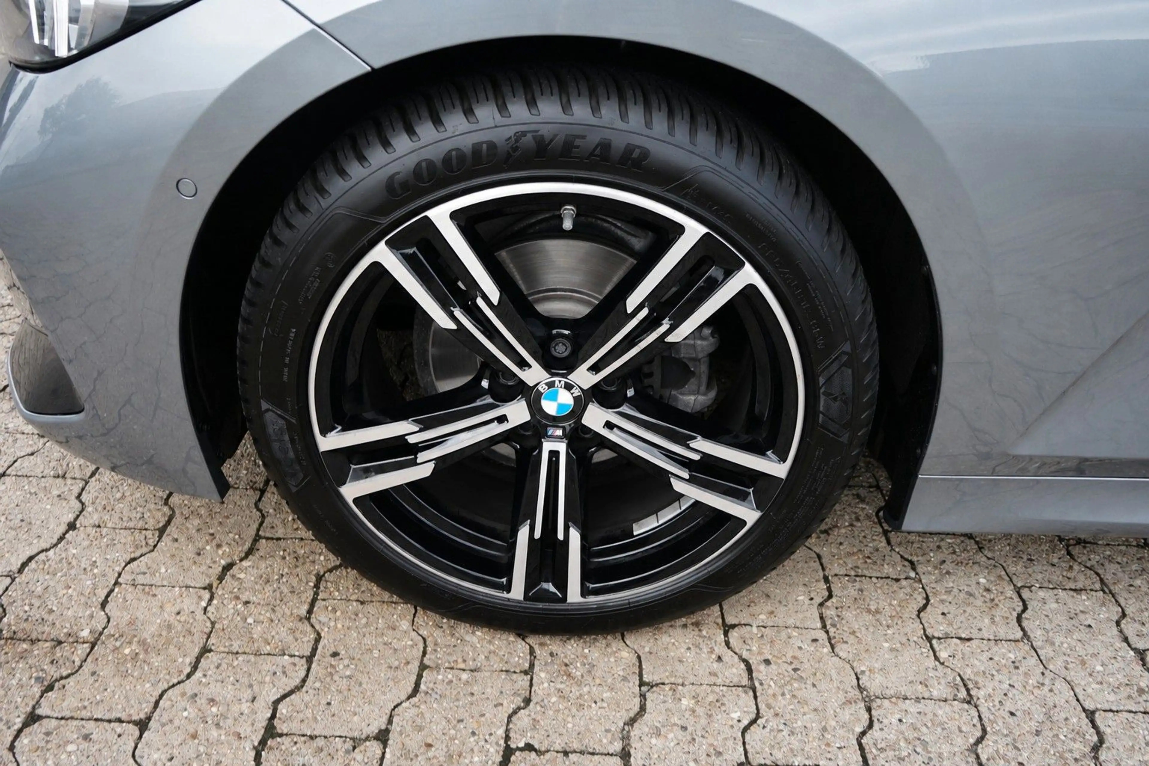 BMW 318 i Touring M Sport Shadow-Line Hochglanz — photo 15