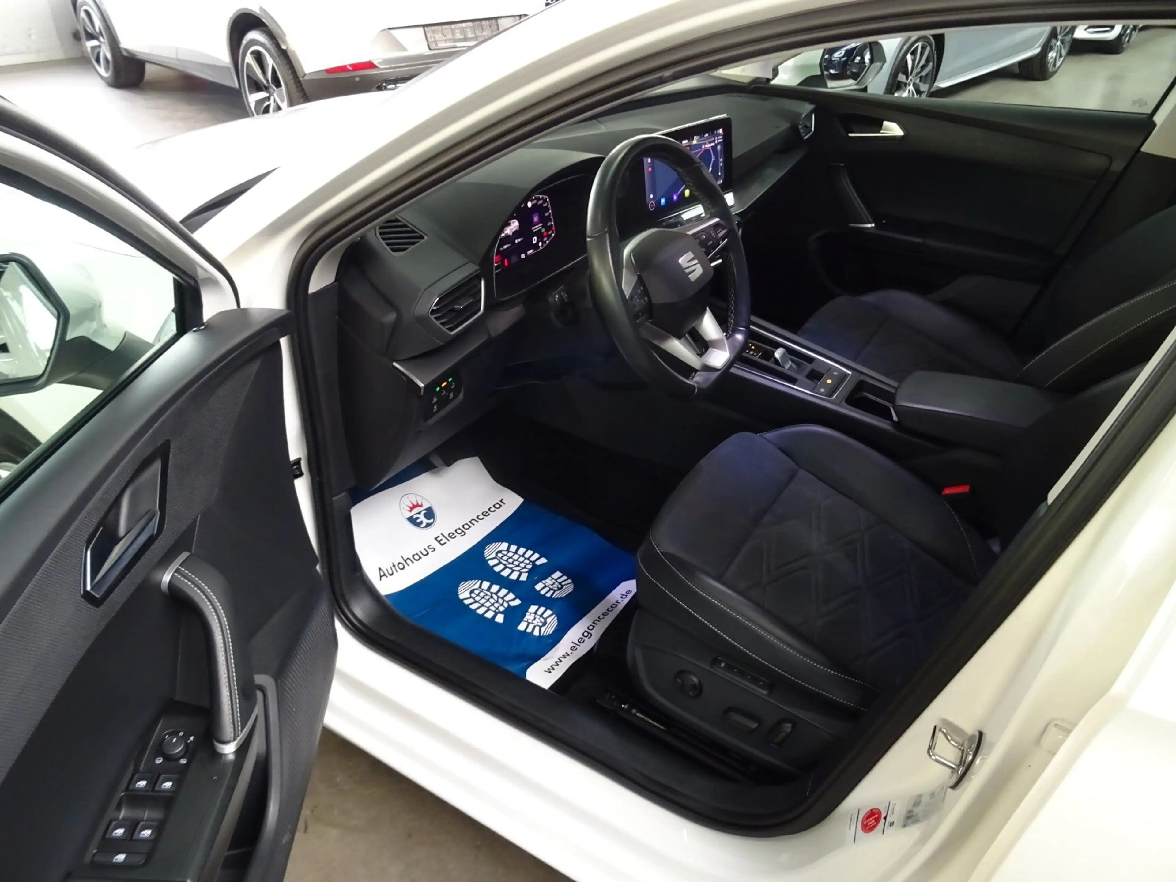SEAT Leon LEON ST 2.0 TDI STYLE*AHK*ACC*CAM*KEY*BEATS*LED* — photo 8