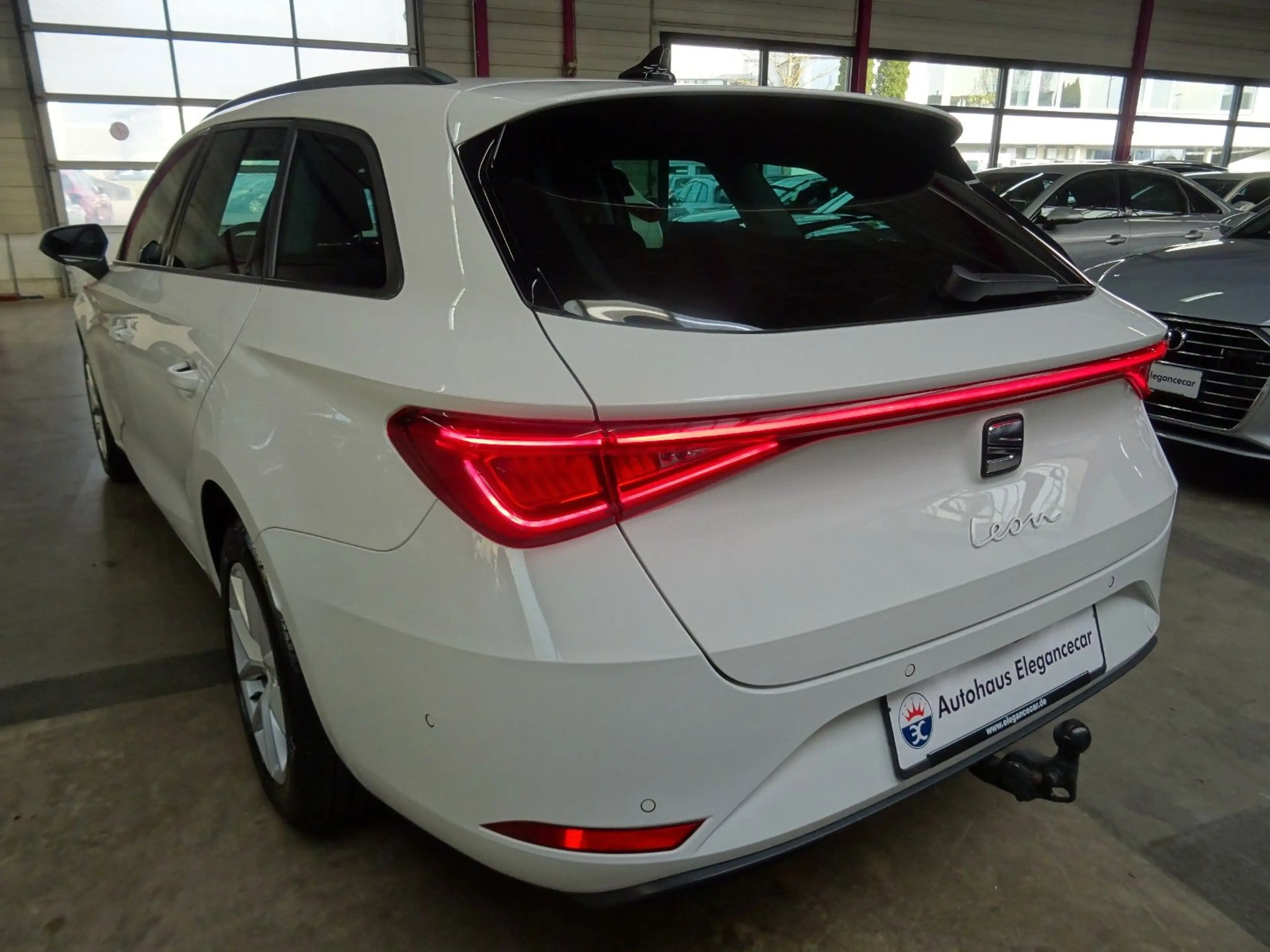 SEAT Leon LEON ST 2.0 TDI STYLE*AHK*ACC*CAM*KEY*BEATS*LED* — photo 6