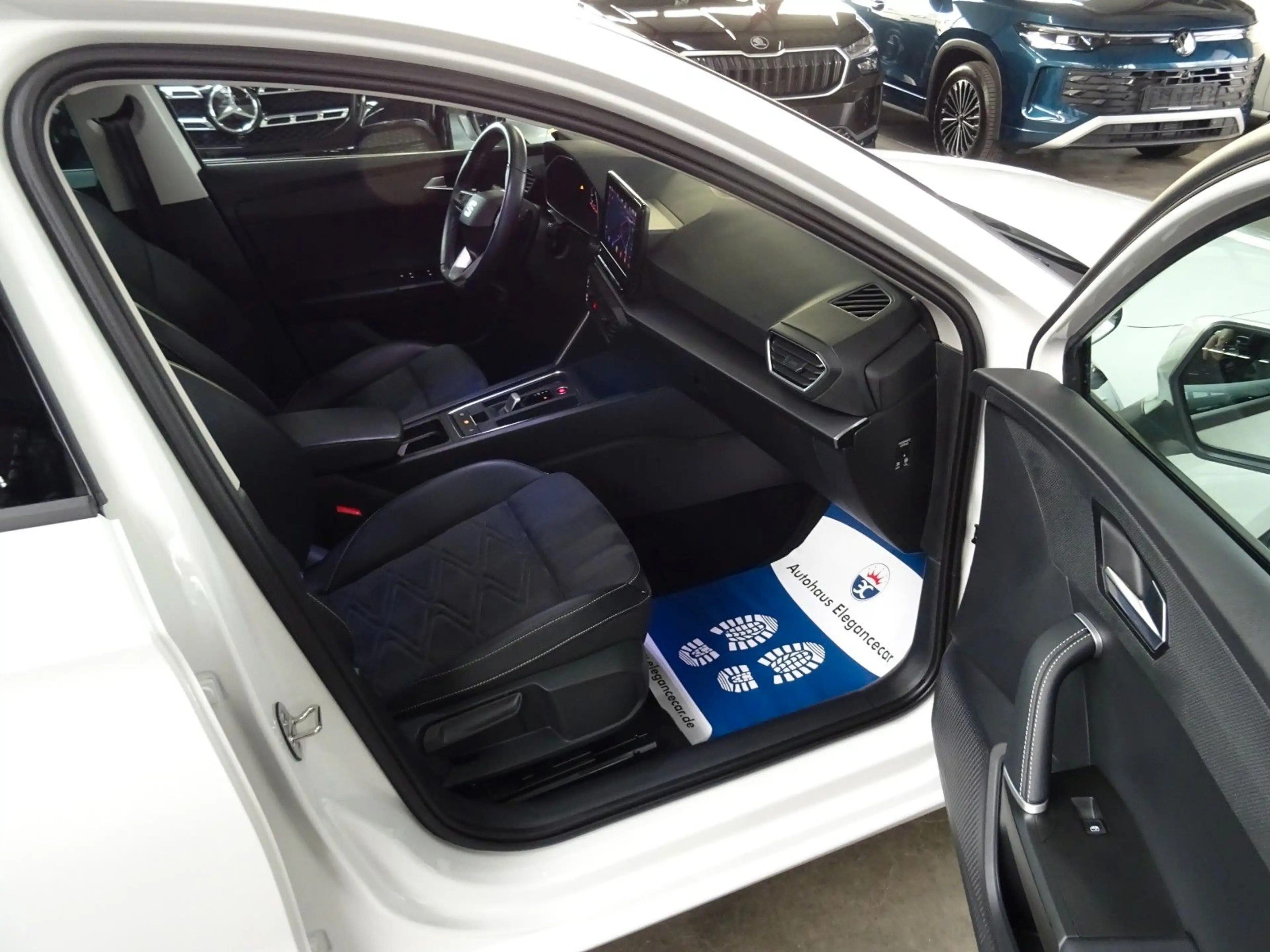 SEAT Leon LEON ST 2.0 TDI STYLE*AHK*ACC*CAM*KEY*BEATS*LED* — photo 11