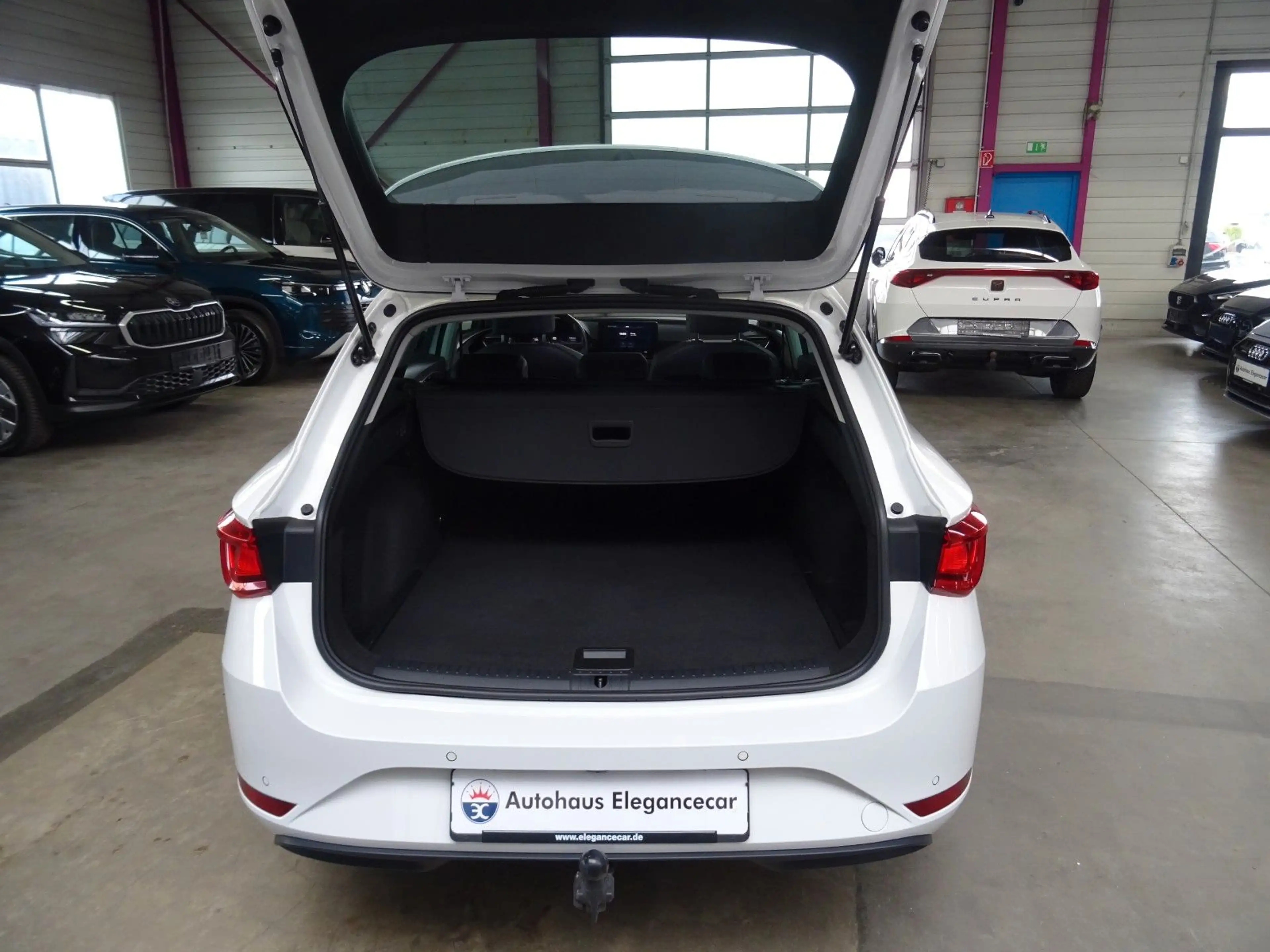 SEAT Leon LEON ST 2.0 TDI STYLE*AHK*ACC*CAM*KEY*BEATS*LED* — photo 9