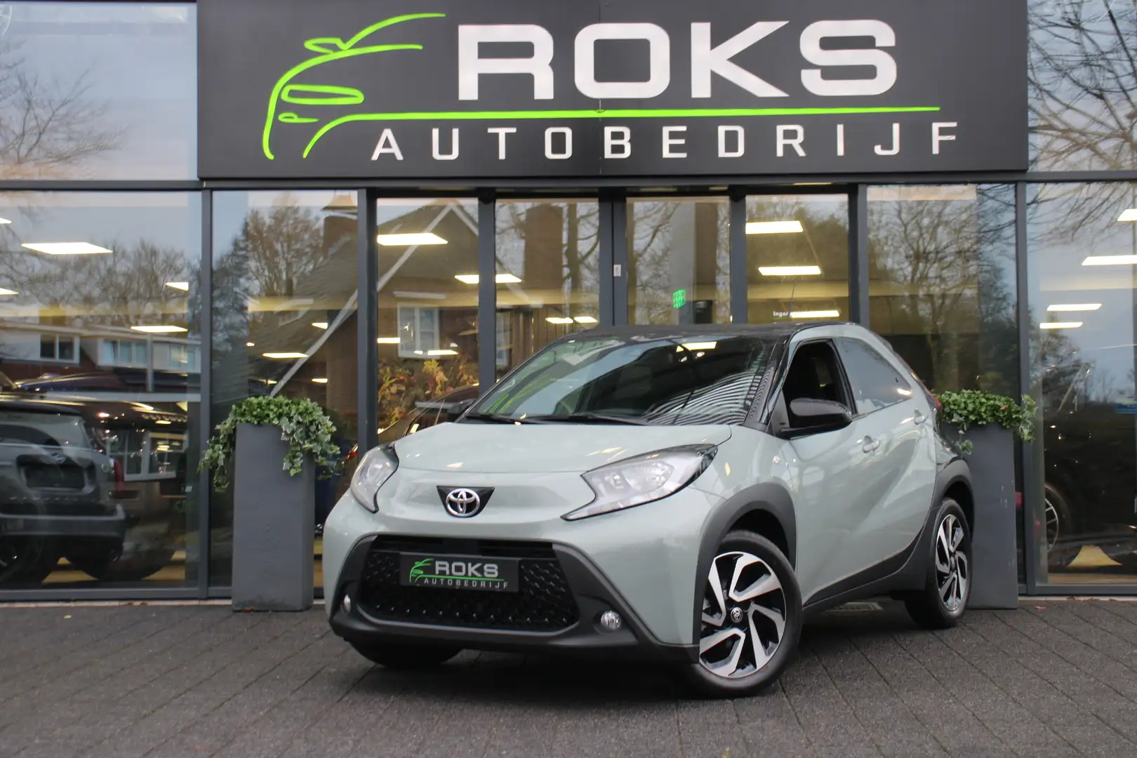 Toyota Aygo X 1.0 VVT-i S-CVT Pulse Two-tone Automaat Verde - 1