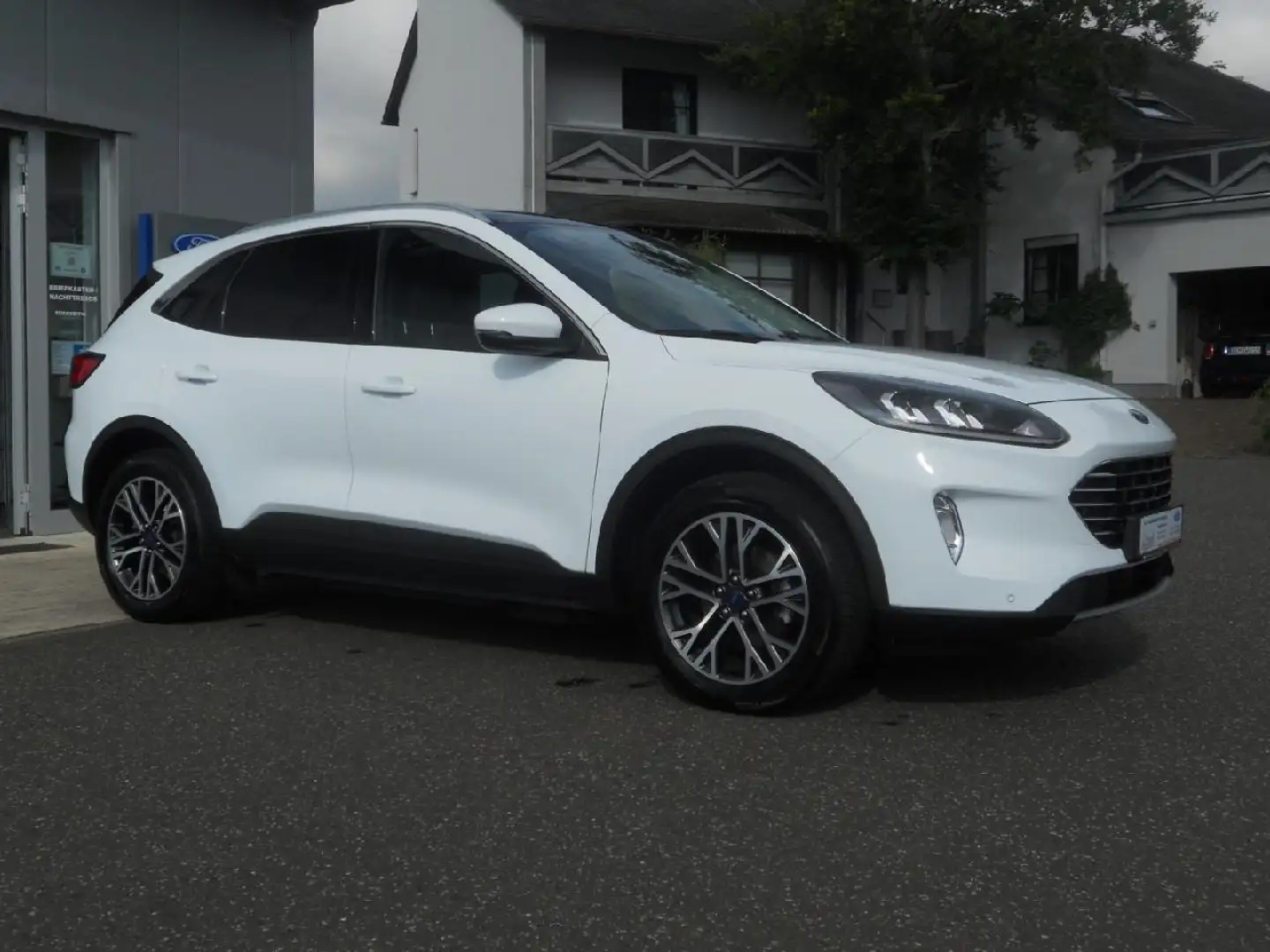 Ford Kuga Plug-In Hybrid Titanium Blanc - 1