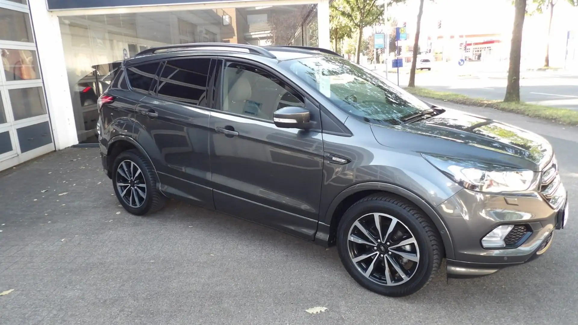 Ford Kuga ST-Line*AHK*Navi*Xenon*Automatik Gris - 2