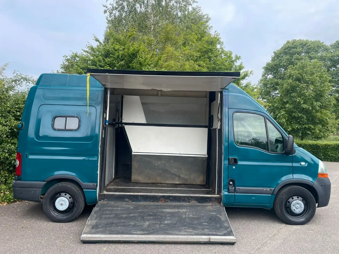 Renault Master Pferdewagen Horsetruck pferdetransporter - 2