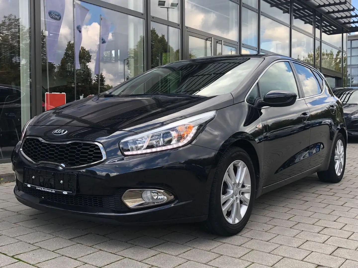 Kia Ceed / cee'd 461 Ceed 1.4 CVVT FIFA World Cup Schwarz - 2