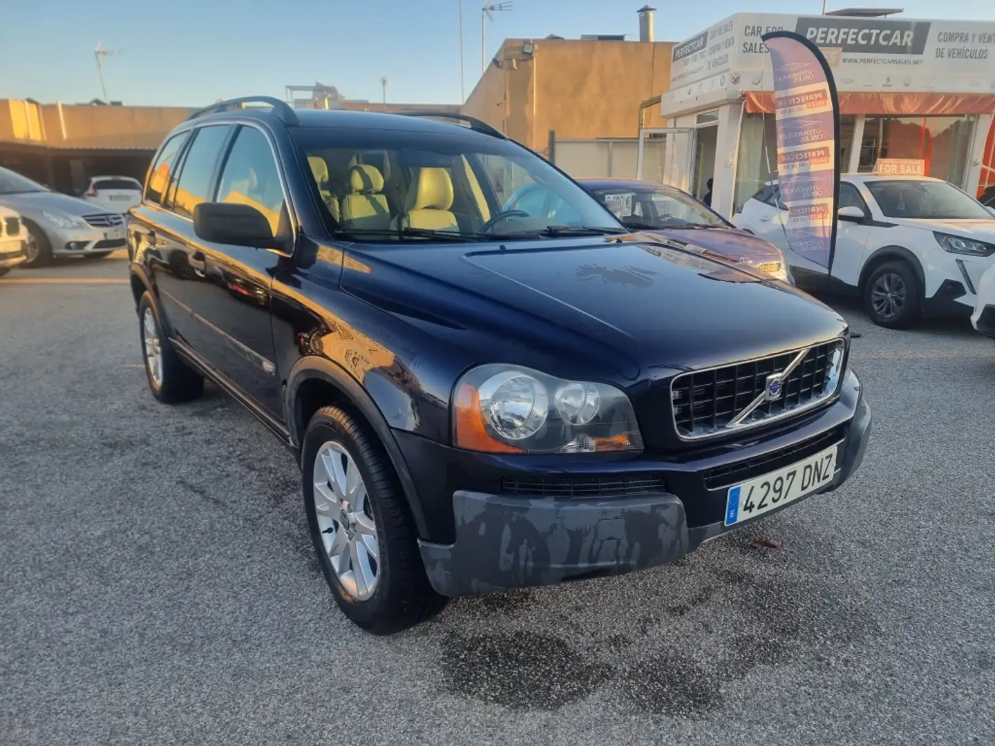 Volvo XC90 2.4D Kinetic 163 Aut. Negro - 1