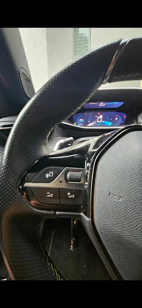 Peugeot 2008 PureTech 130 EAT8 GT - 1