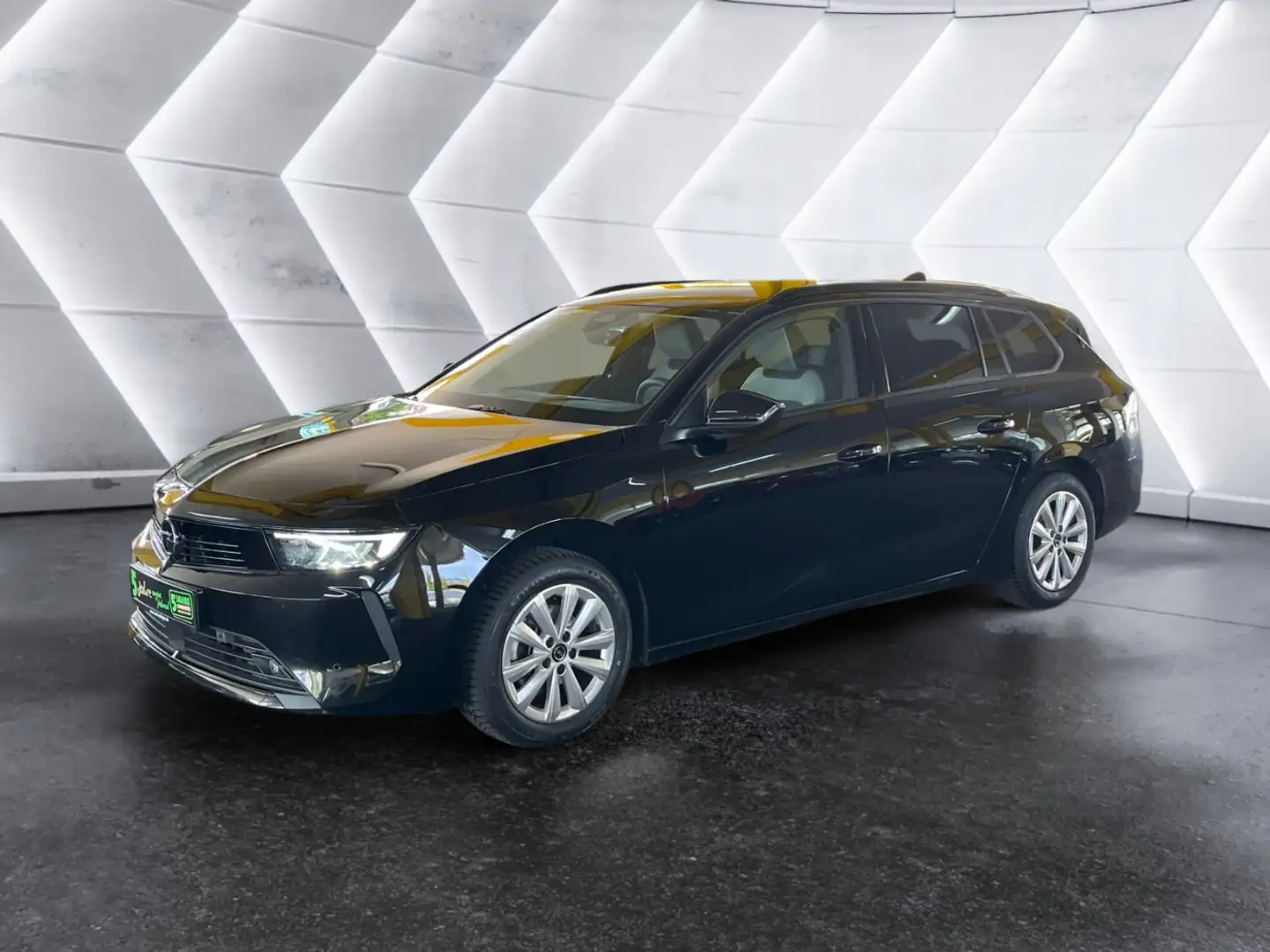 Opel Astra L Sports Tourer 1.2 Turbo Business Edition Schwarz - 2